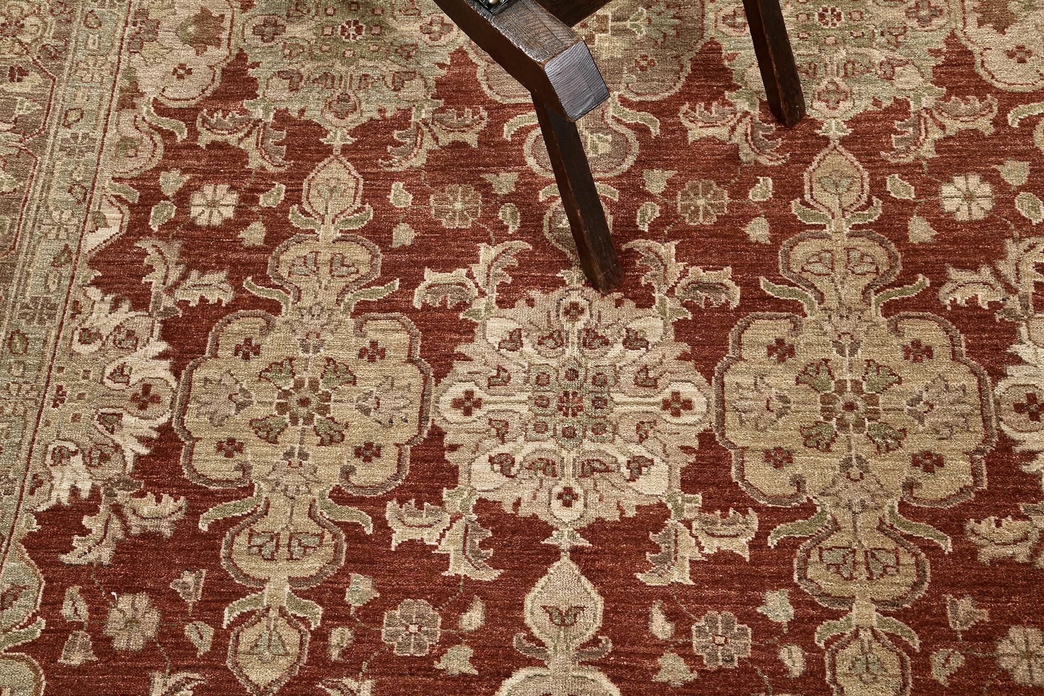 Dieser majestätische Allover-Teppich im Mahal-Design ist mit einem beeindruckenden Muster versehen. Dieser elegante Teppich mit dem gut abgestimmten leuchtenden Terrakotta-Ton und der gedämpften Palette aus Sand und Hellbraun besteht aus