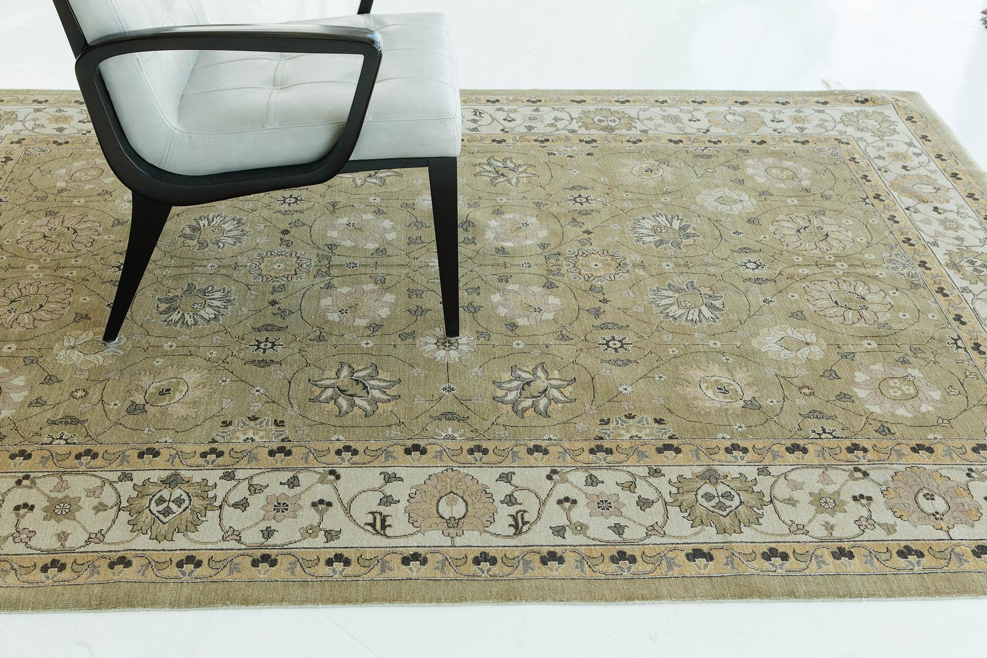XXI secolo e contemporaneo Tappeto classico Tabriz Design Collection Fable a tintura naturale in vendita