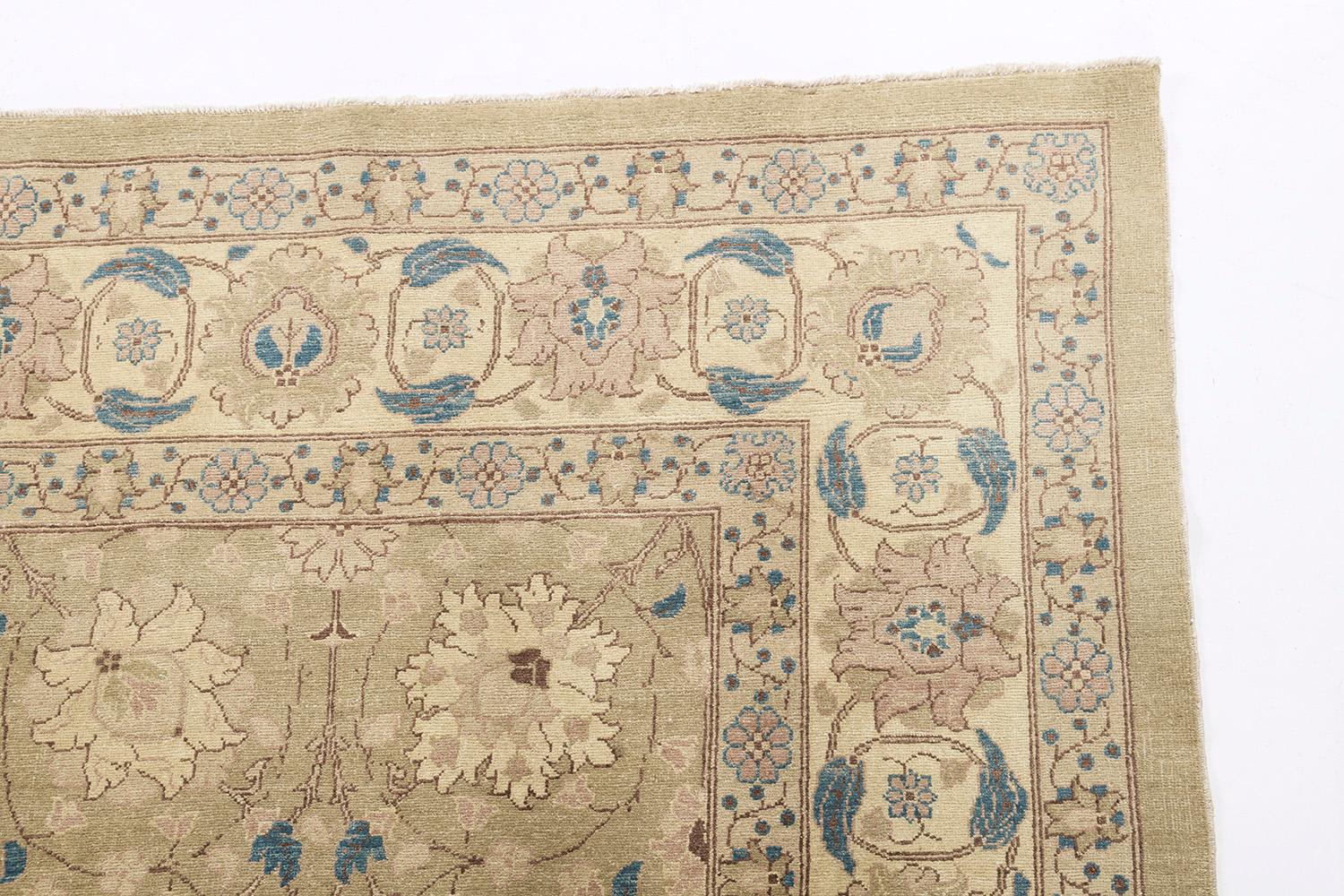 Klassischer Teppich im Tabriz-Design mit Naturfarbe, Fable-Kollektion von Mehraban im Angebot 6