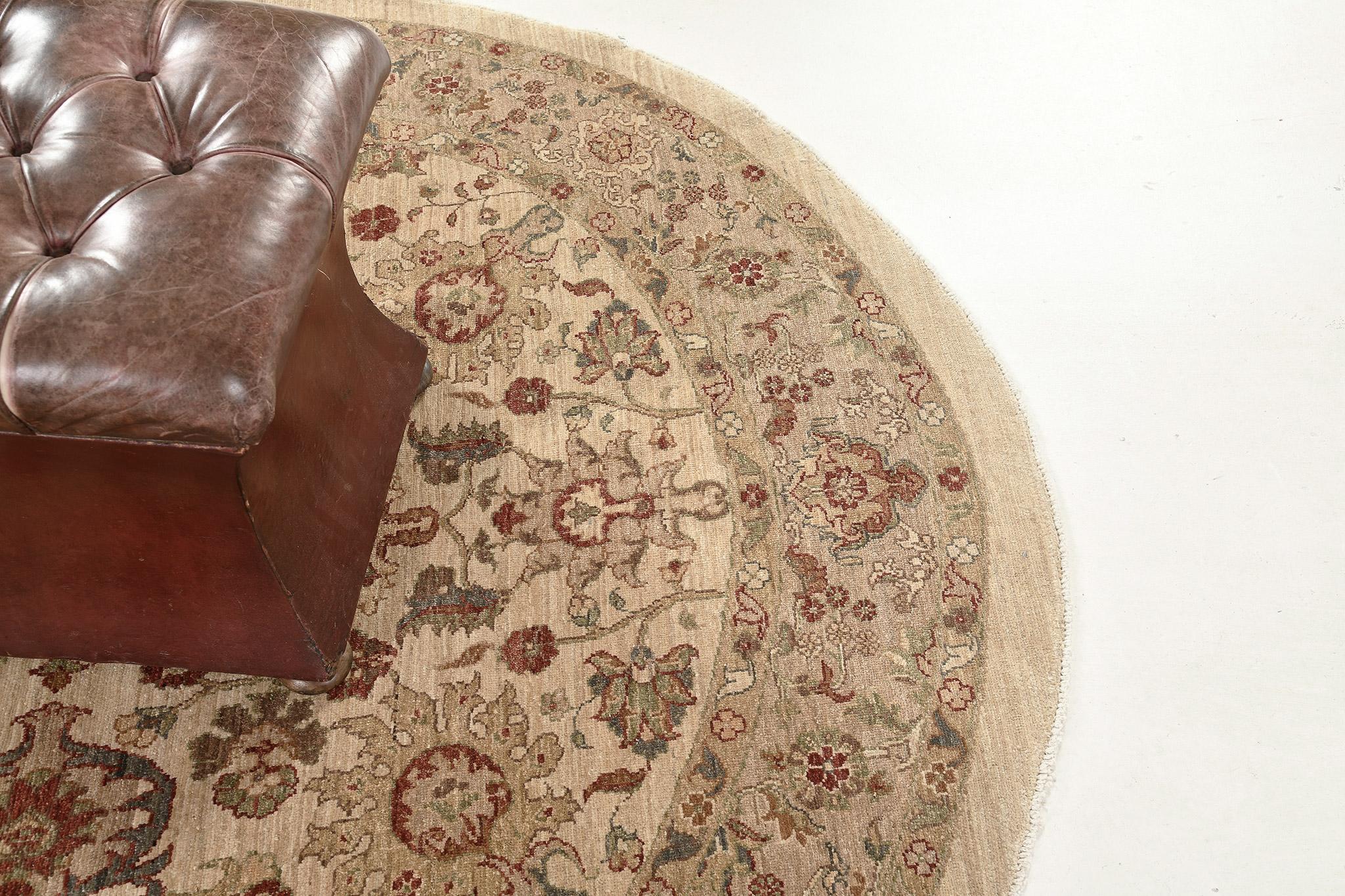 Natural Dye Sultanabad Revival Round Rug In New Condition For Sale In WEST HOLLYWOOD, CA