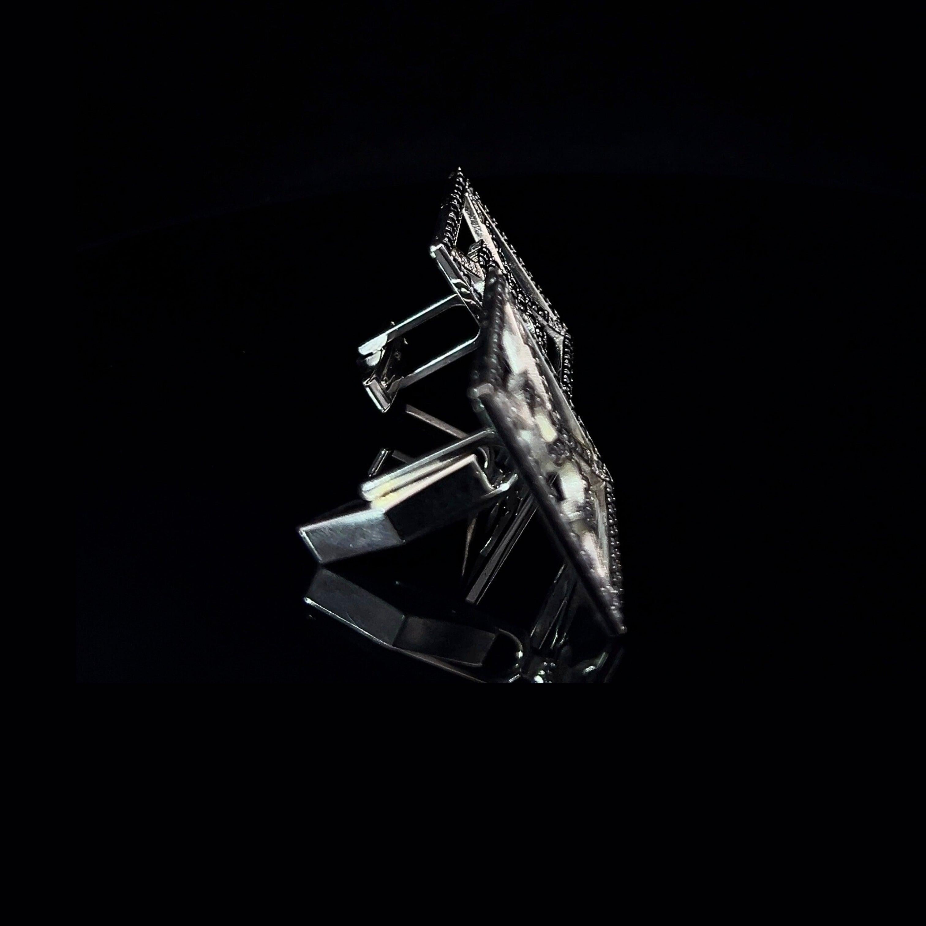 Maßgefertigte quadratische Manschettenknöpfe, Alphabet Schwarzer Diamant Weißgold (Alteuropäischer Brillantschliff) im Angebot