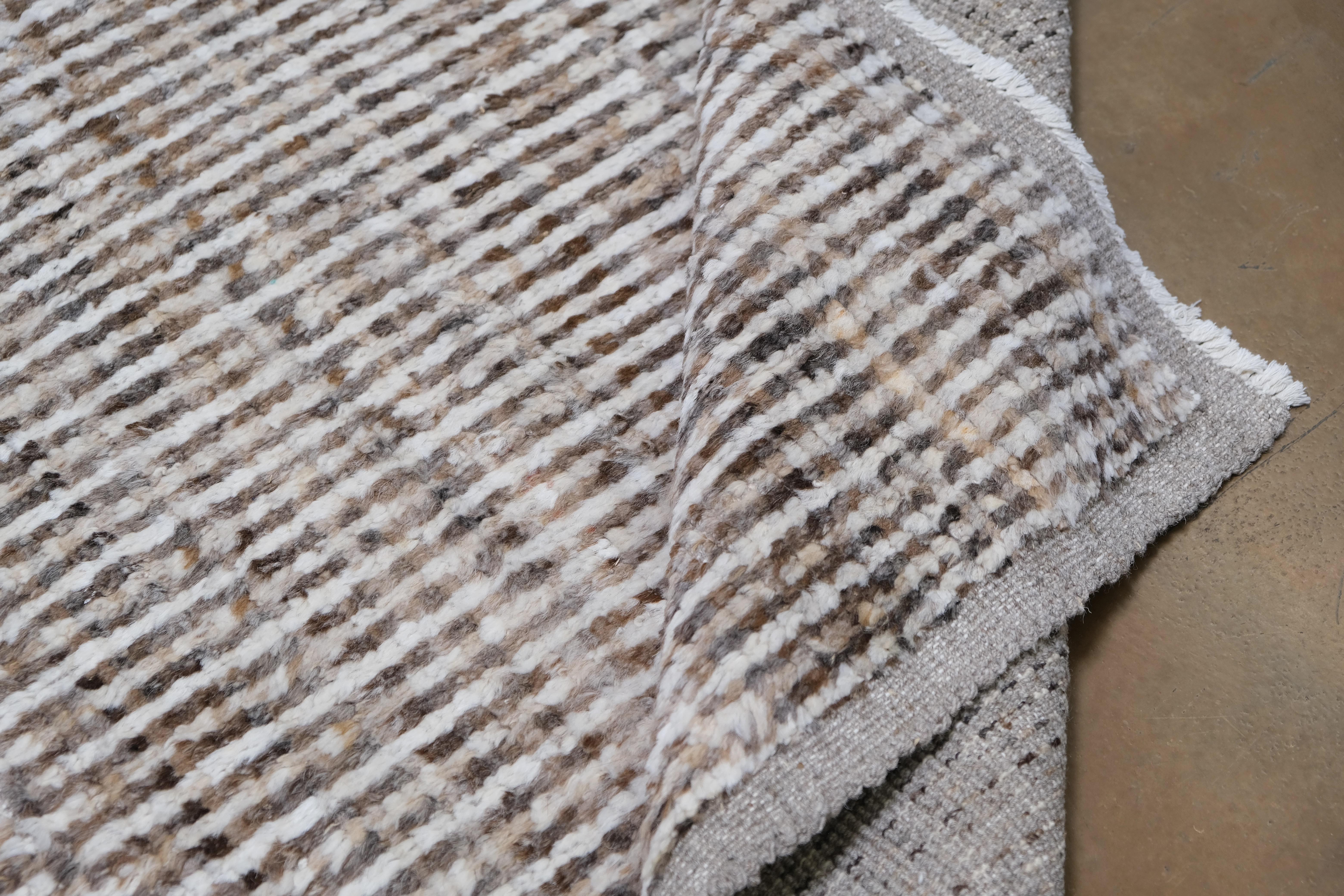 Pakistani Natural Earthy Tones Wool Rug 8'2''x10'2'' For Sale