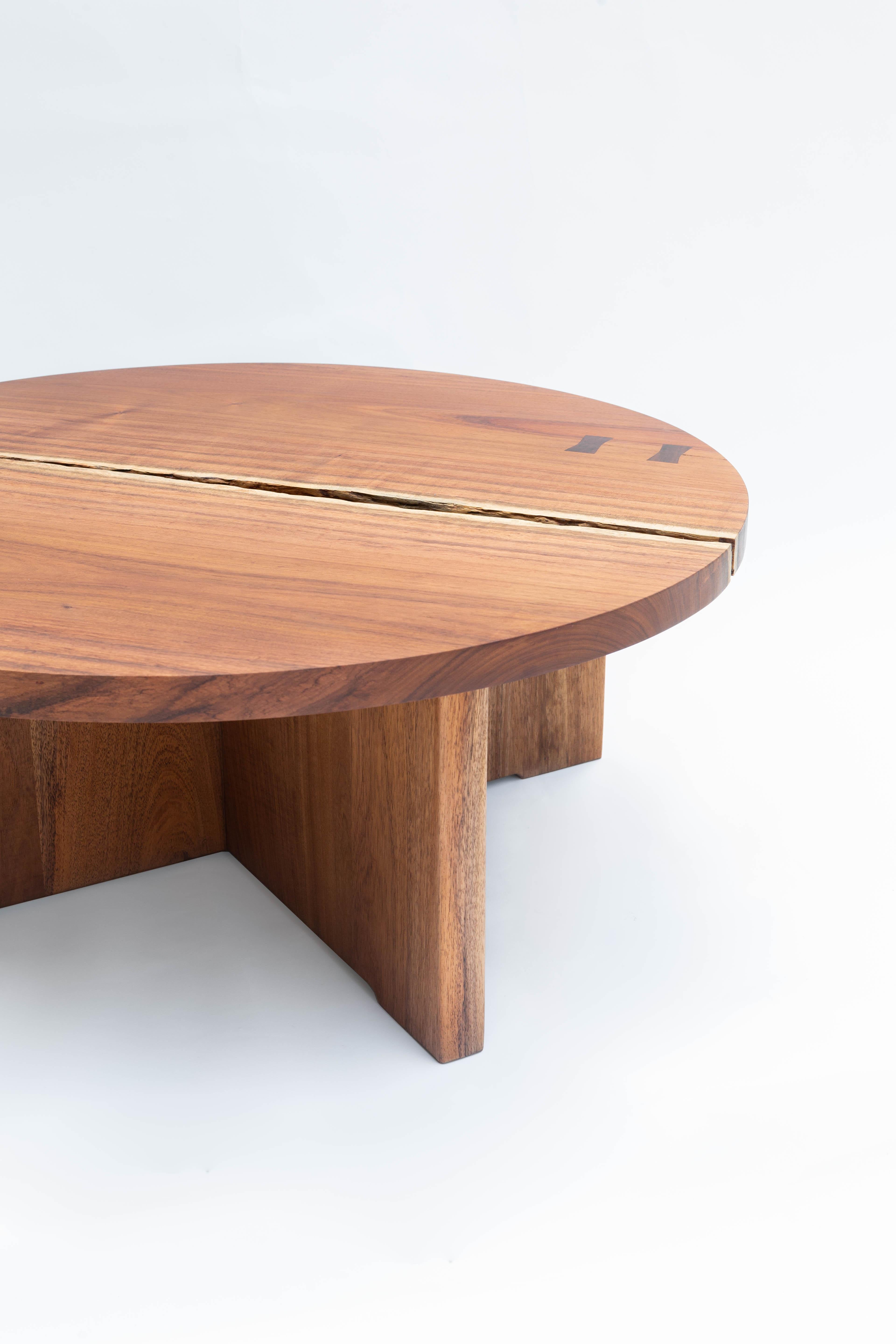 The Sayab coffee table is made with Caribbean Walnut coming from very old trees that over the years develop protrusions in the bark, irregularities in their veins and hollows of organic shapes. The table top is made of two exceptional planks,