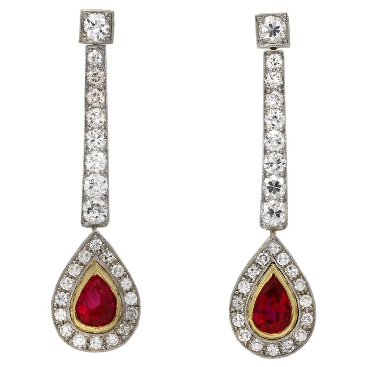 Boucles d'oreilles pendantes en rubis et diamants naturels de Birmanie, vers 1910