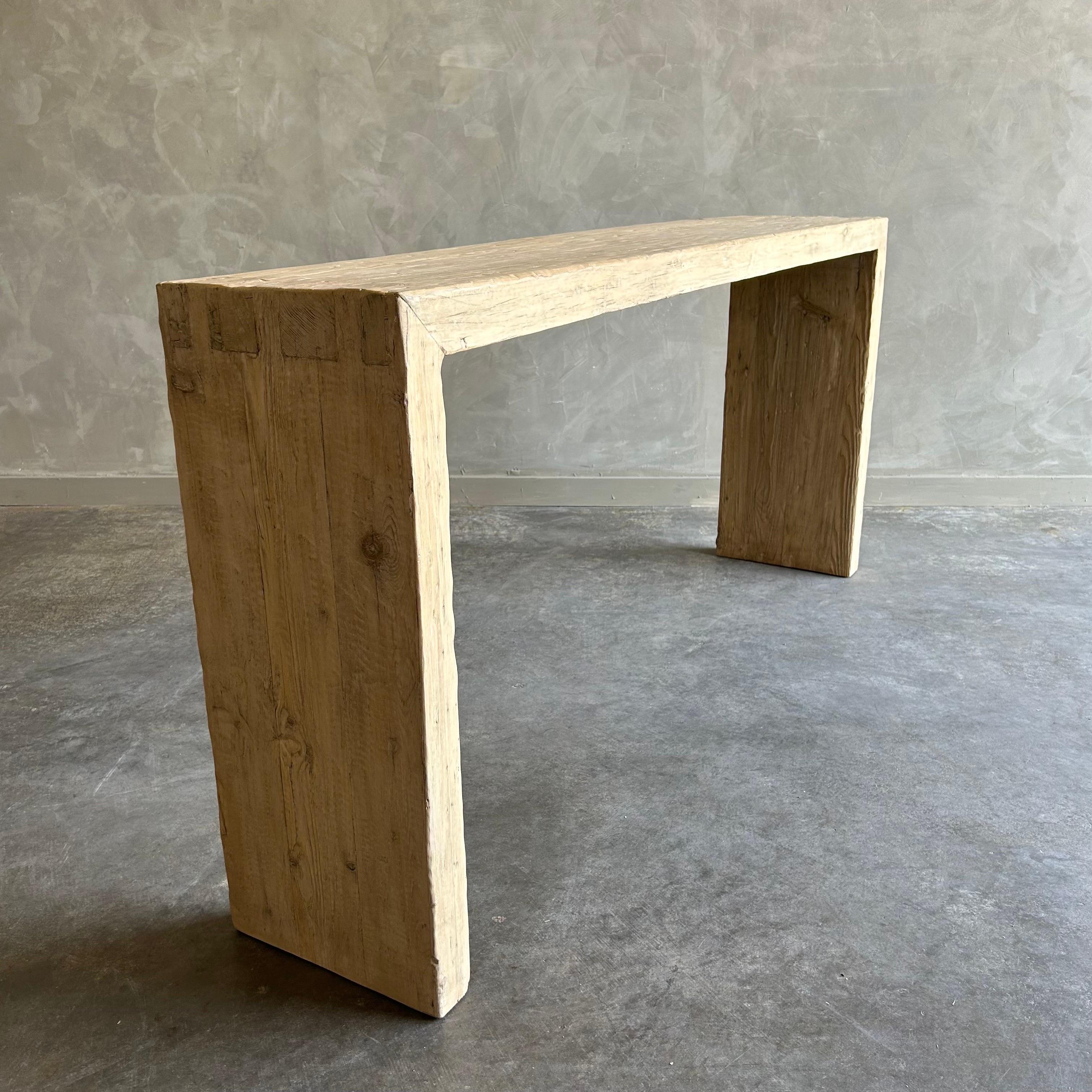 Table console en bois d'orme naturel récupéré style cascade Bon état - En vente à Brea, CA