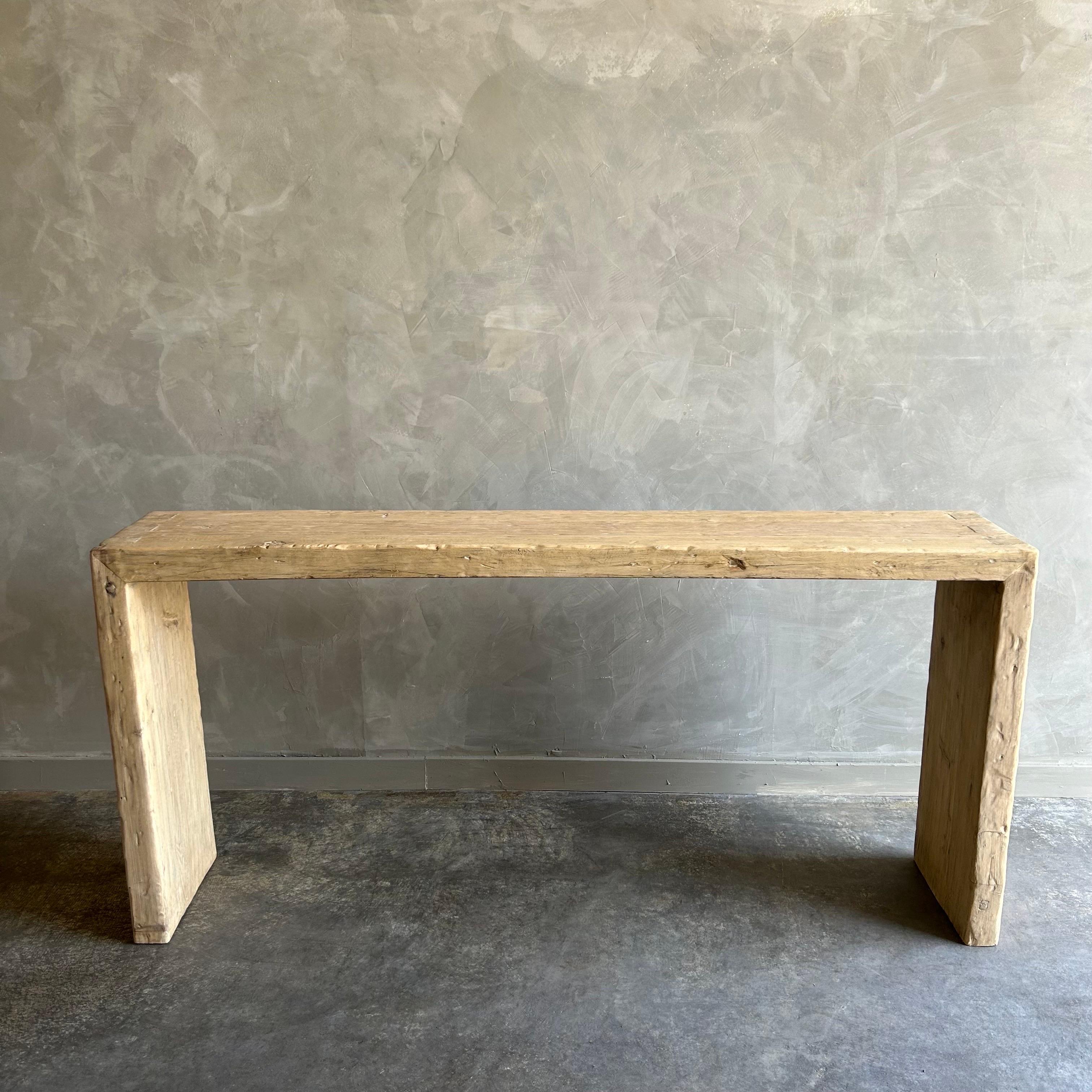 Orme Table console en bois d'orme naturel récupéré style cascade en vente