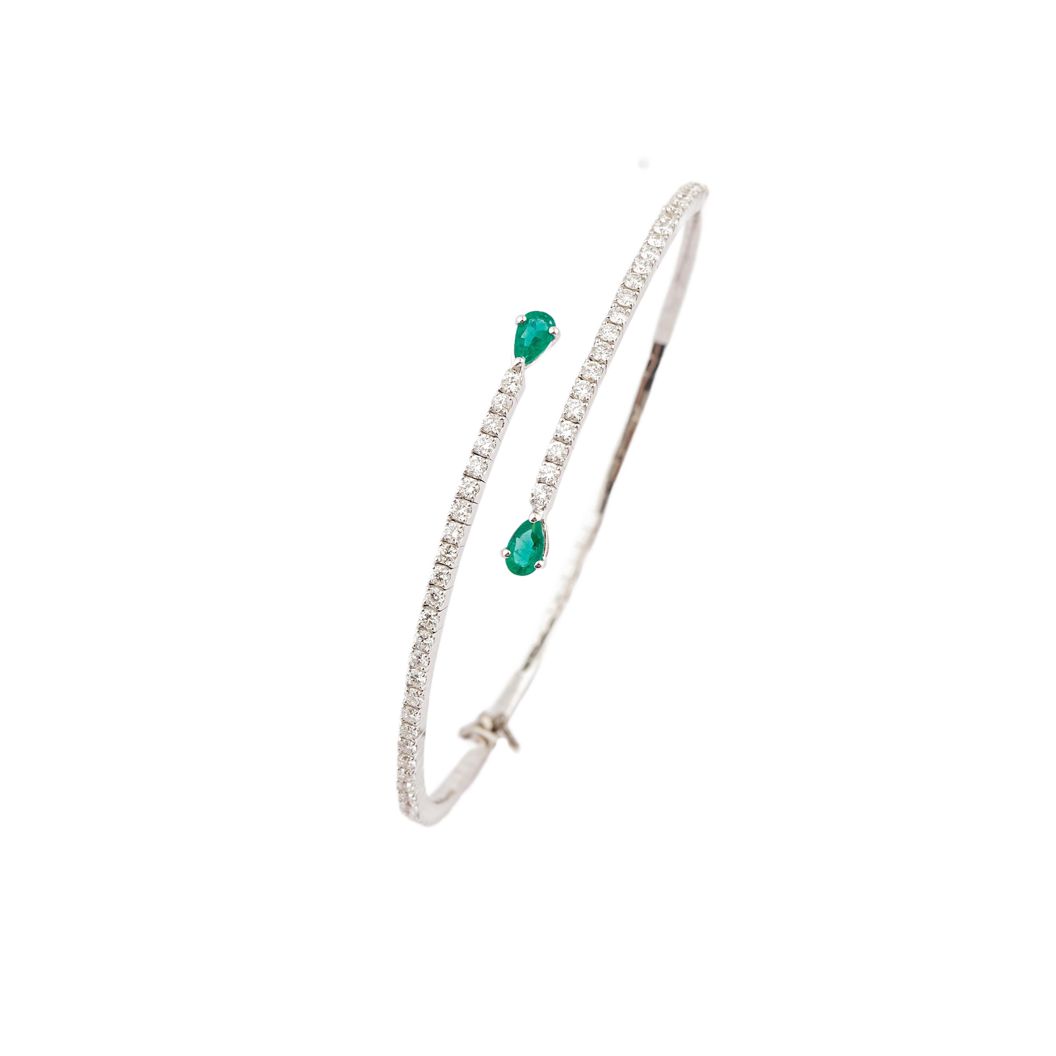 Esmeralda natural 0,45cts, diamante 1,08cts en oro de 18k en Nuevo estado para la venta en jaipur, IN