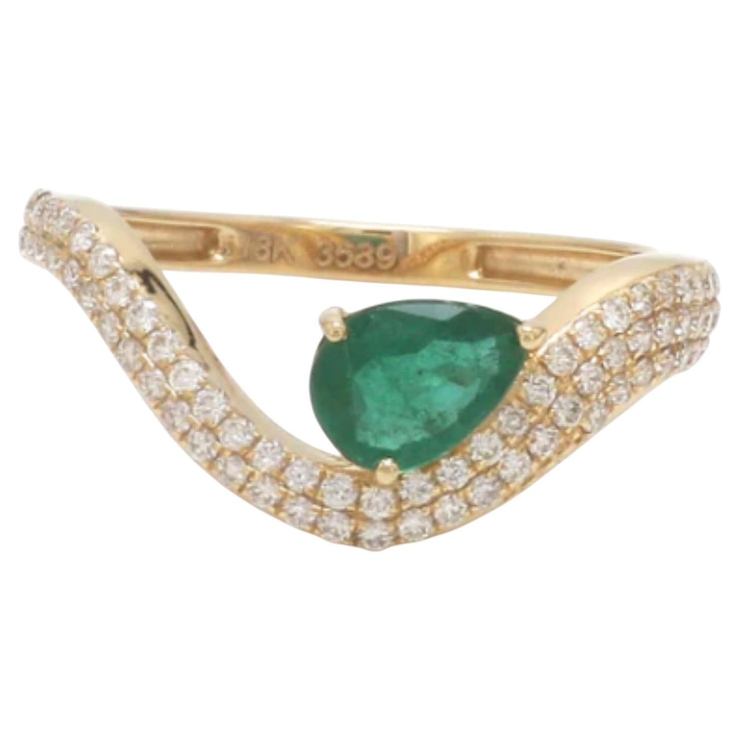 Emerald 0.51ct & Diamond 0.38ct Ring in 14K Yellow Gold For Sale