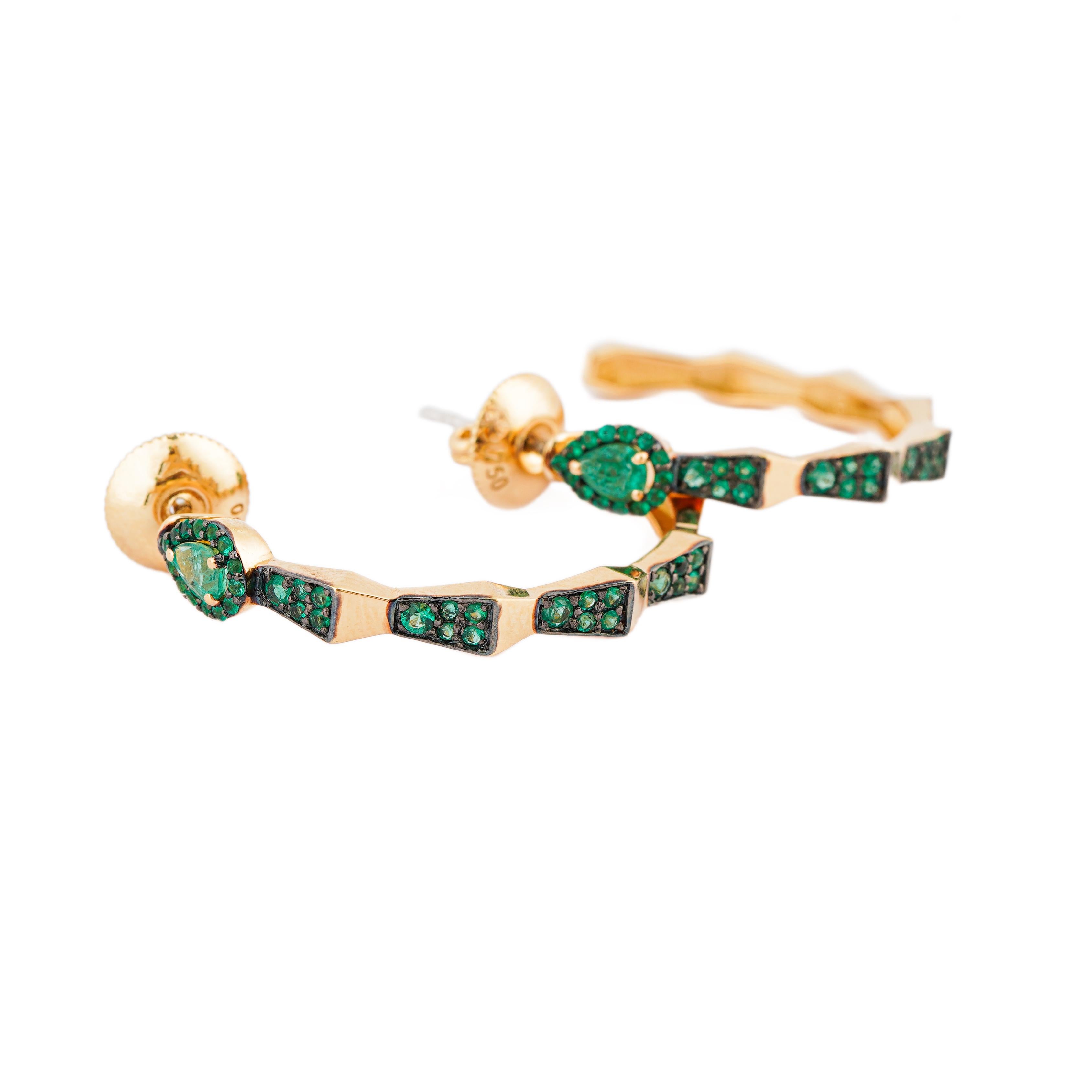Naturale  Orecchino con smeraldo da 0,81cts in oro 18k In condizioni Nuovo in vendita a jaipur, IN