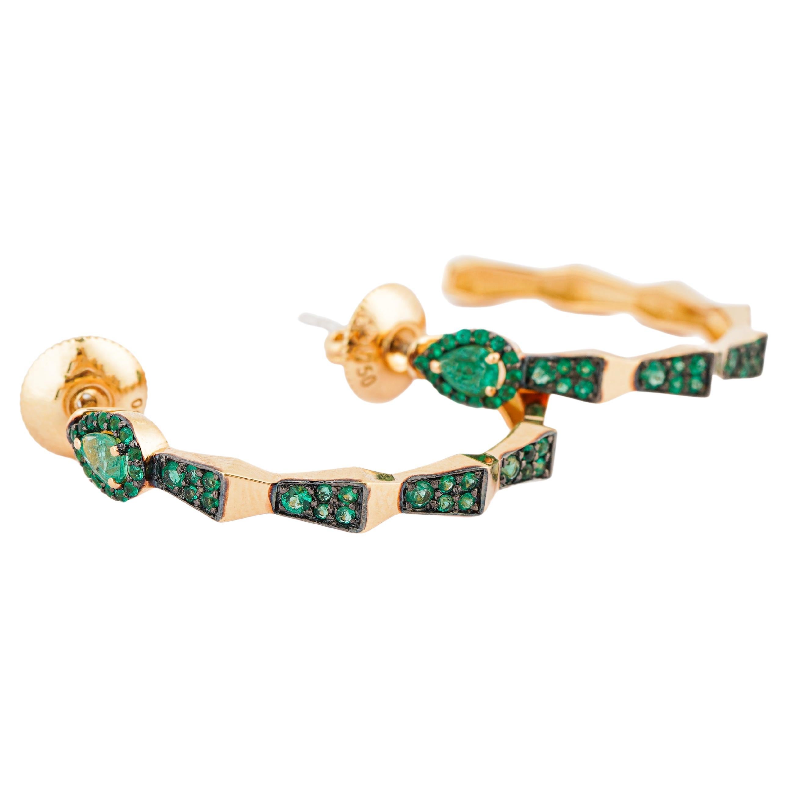 Naturale  Orecchino con smeraldo da 0,81cts in oro 18k in vendita
