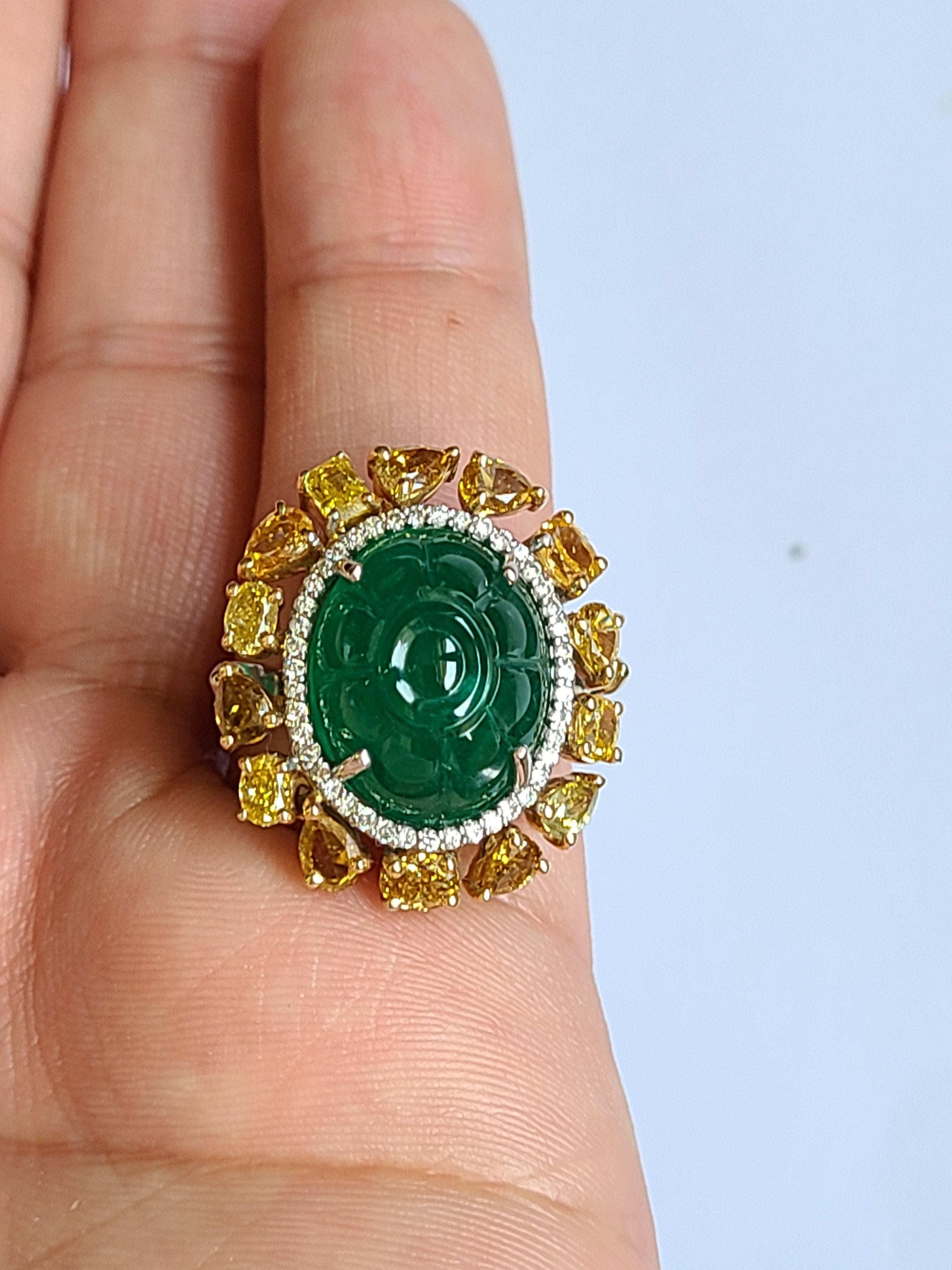 Natural Emerald 10.20 Carat Ring Set in 18 Karat Gold with Fancy Color Diamond In New Condition In Hong Kong, HK