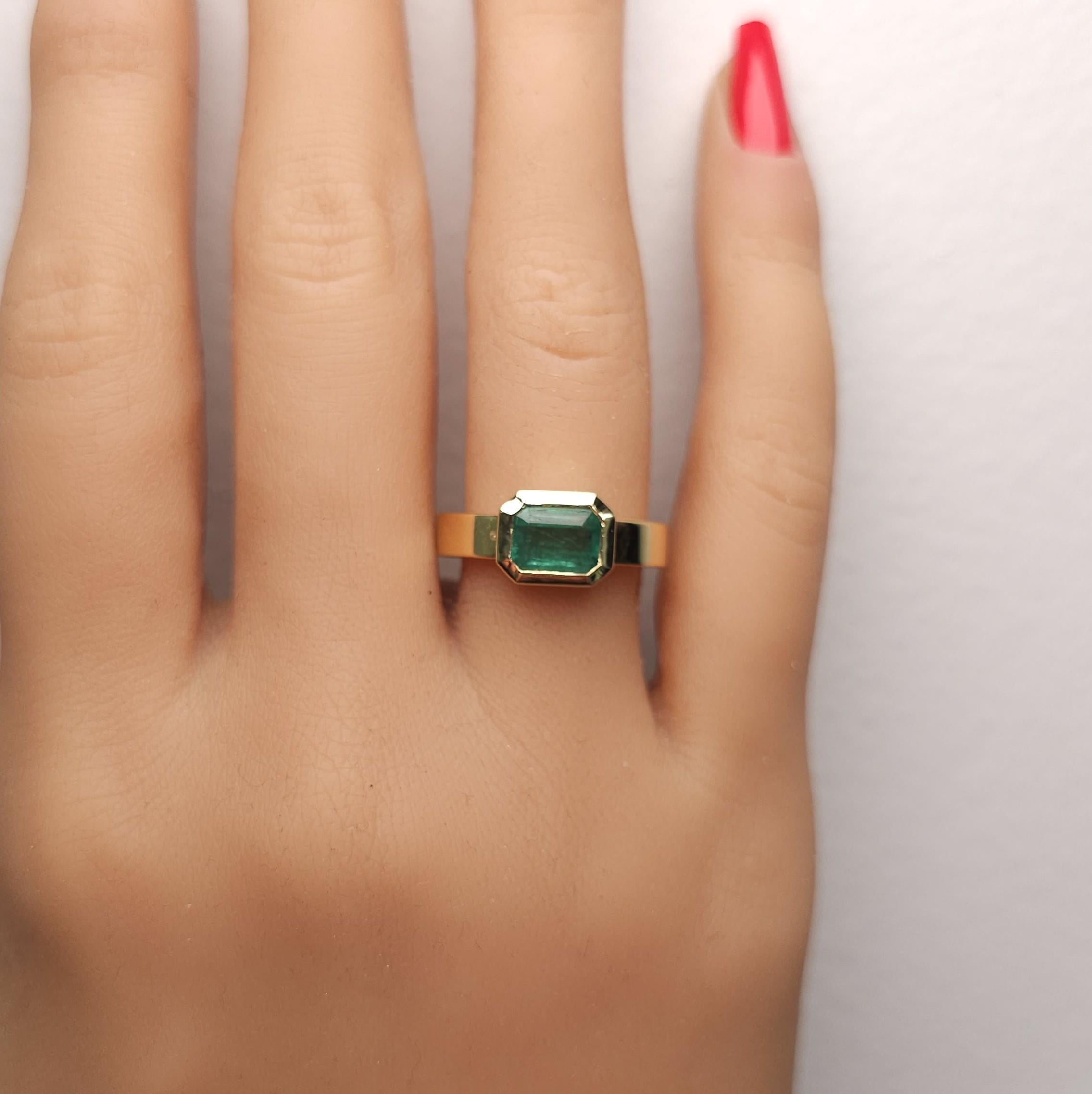 Natural Emerald 1.41 Carat TW Yellow Gold Cocktail Ring In condizioni Nuovo in vendita a New York, NY