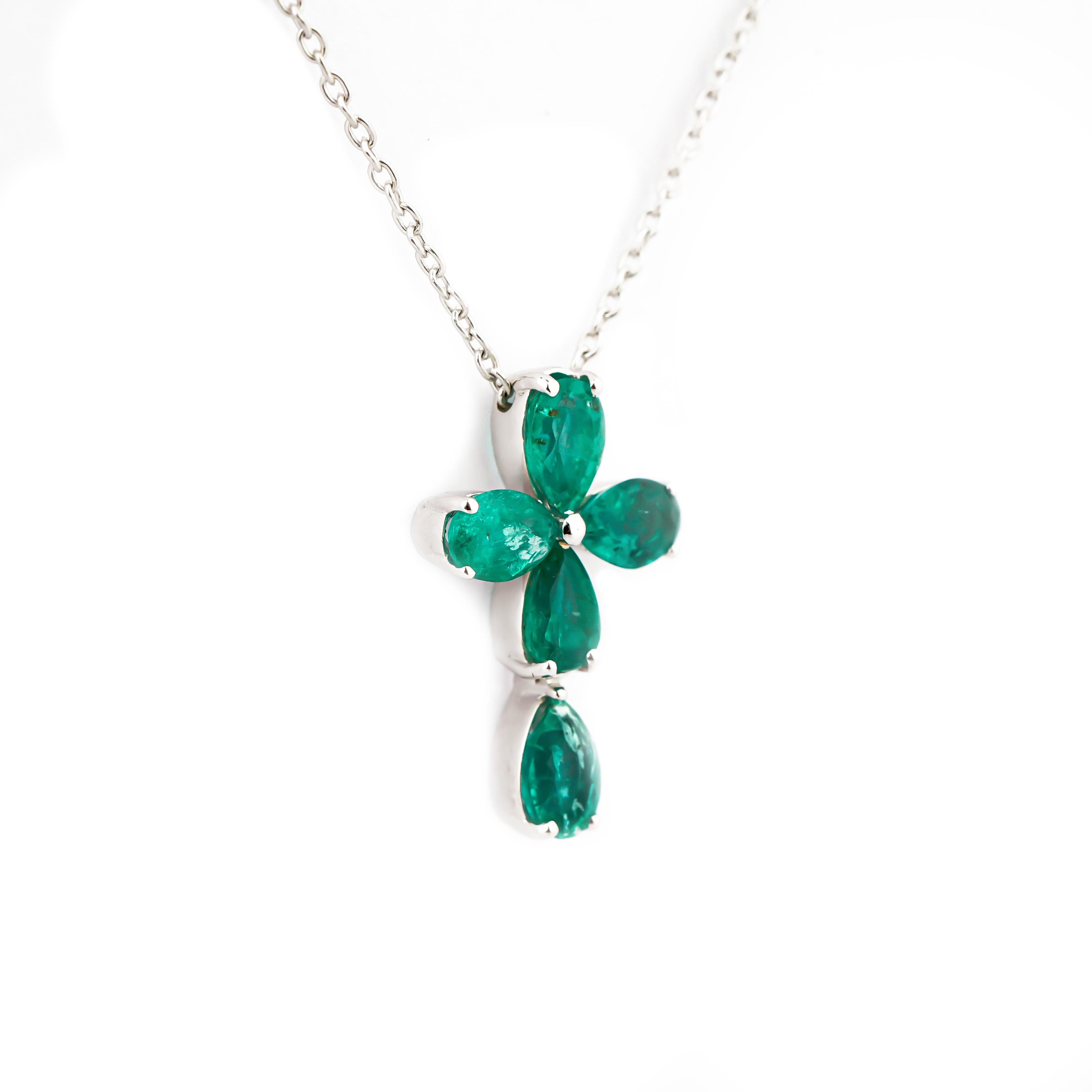 Esmeralda natural de 1,88 cts pandent en oro de 18k Corte esmeralda en venta