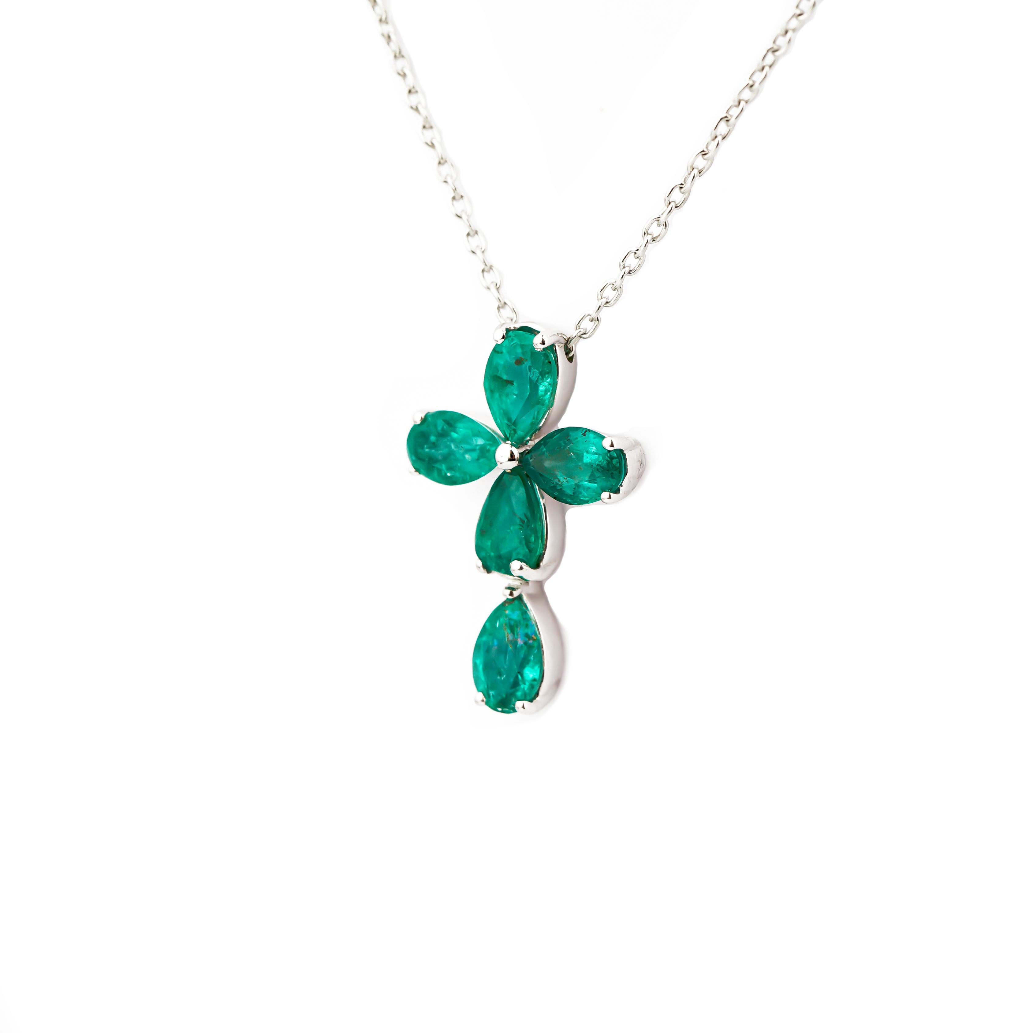 Natural Emerald 1.88cts Pendant in 18k Gold For Sale 2