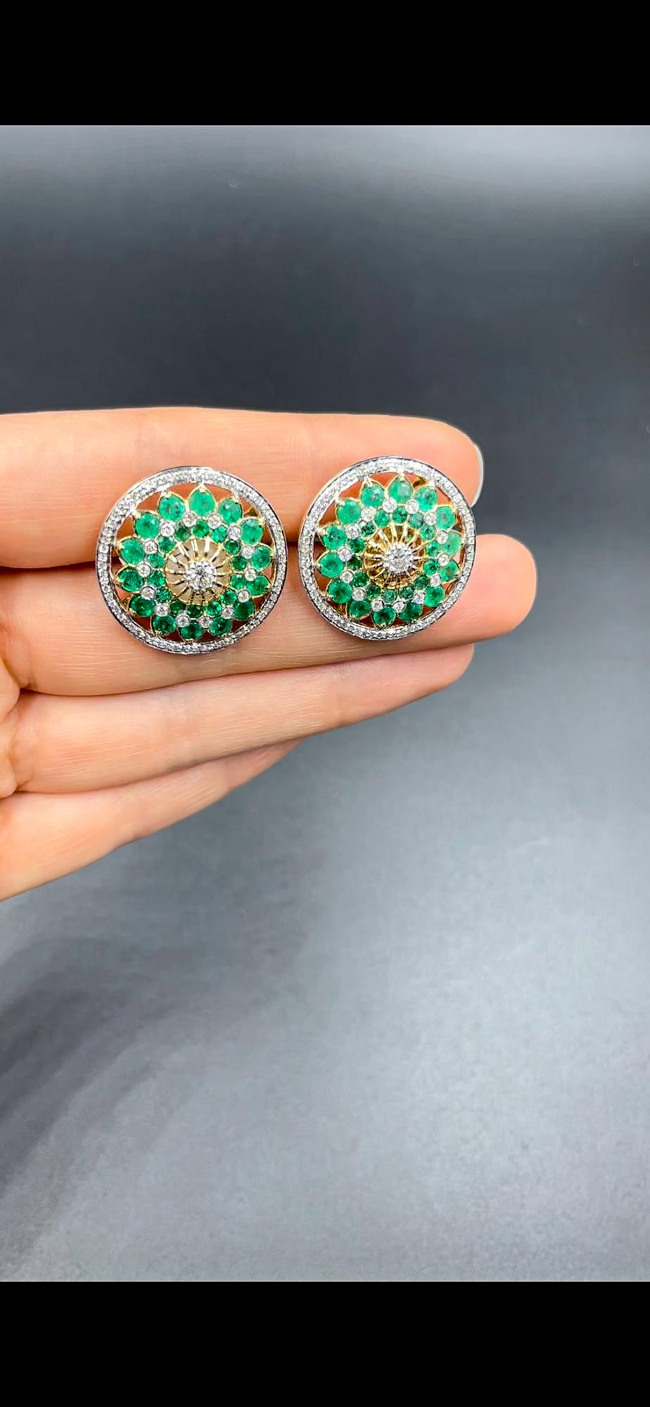 Round Cut Natural Emerald 2.4 Carat & White Diamond 1 Carat Earring 18K Yellow Gold Studs For Sale