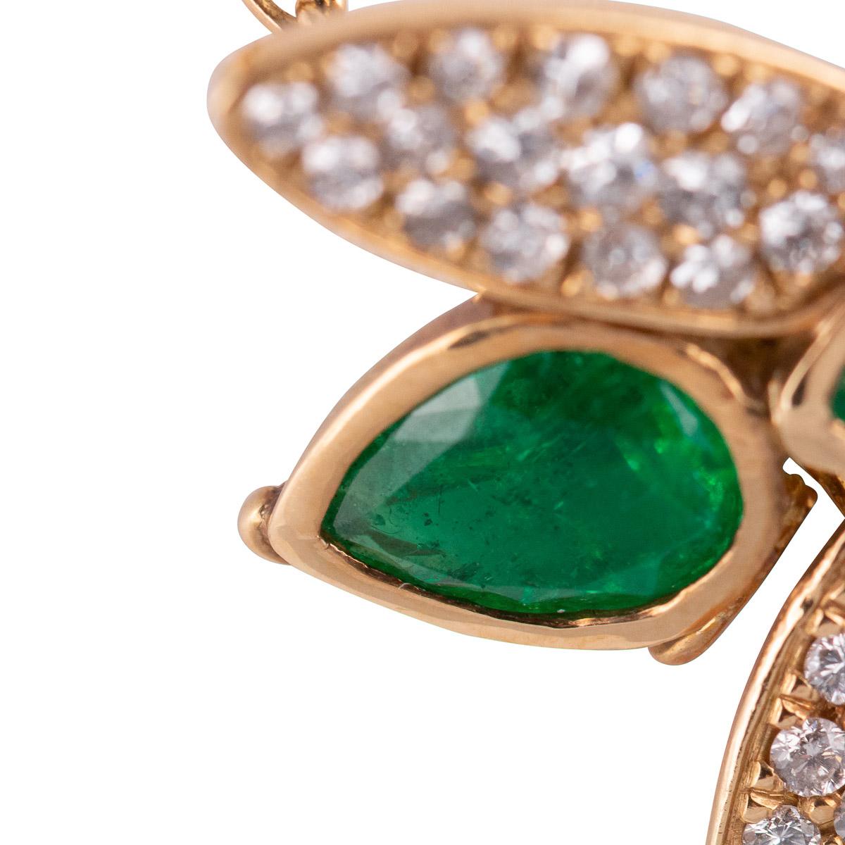 Natural Emerald 3 Carat and Diamond 18 Karat Gold Bee Pendant For Sale 1
