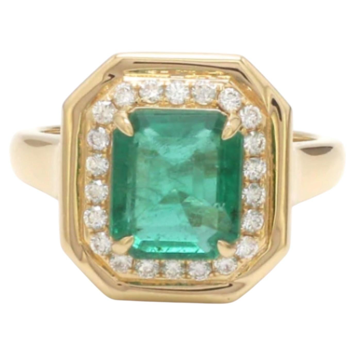 Anillo de oro amarillo de 14K con una esmeralda de 3,07 ct y un diamante de 0,26 ct