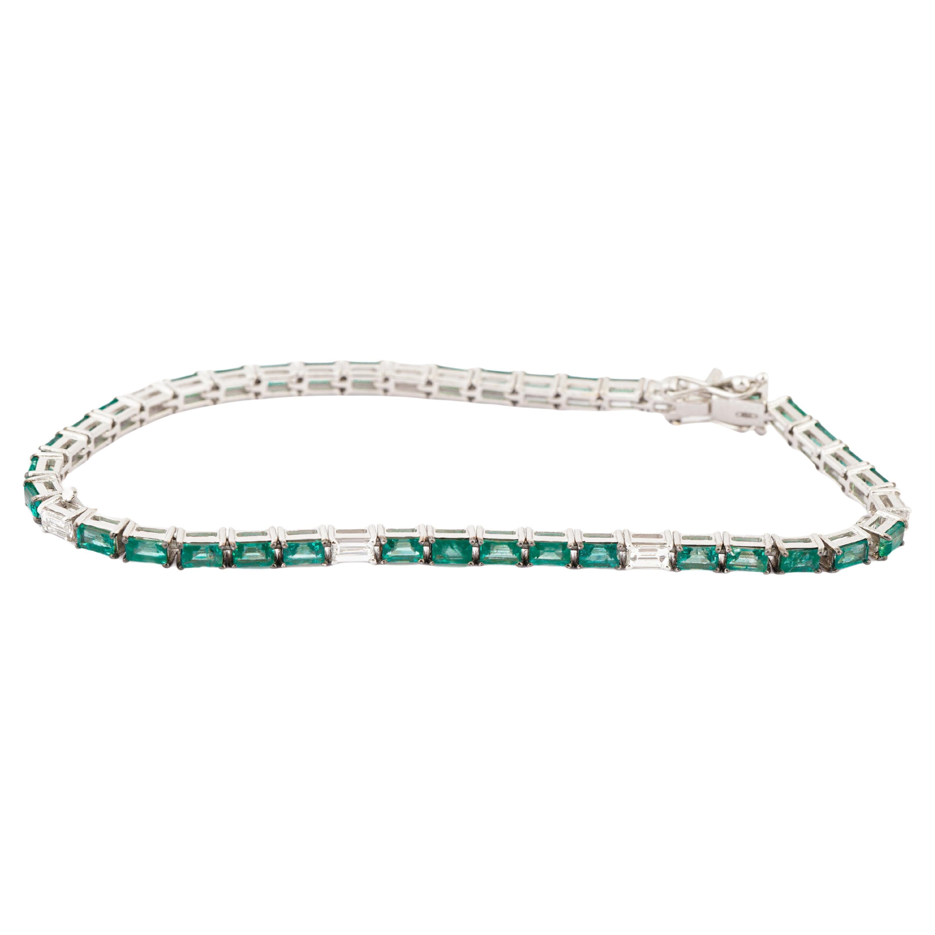 Bracelet en or 18k, émeraude naturelle 3,47cts, diamant 0,63cts