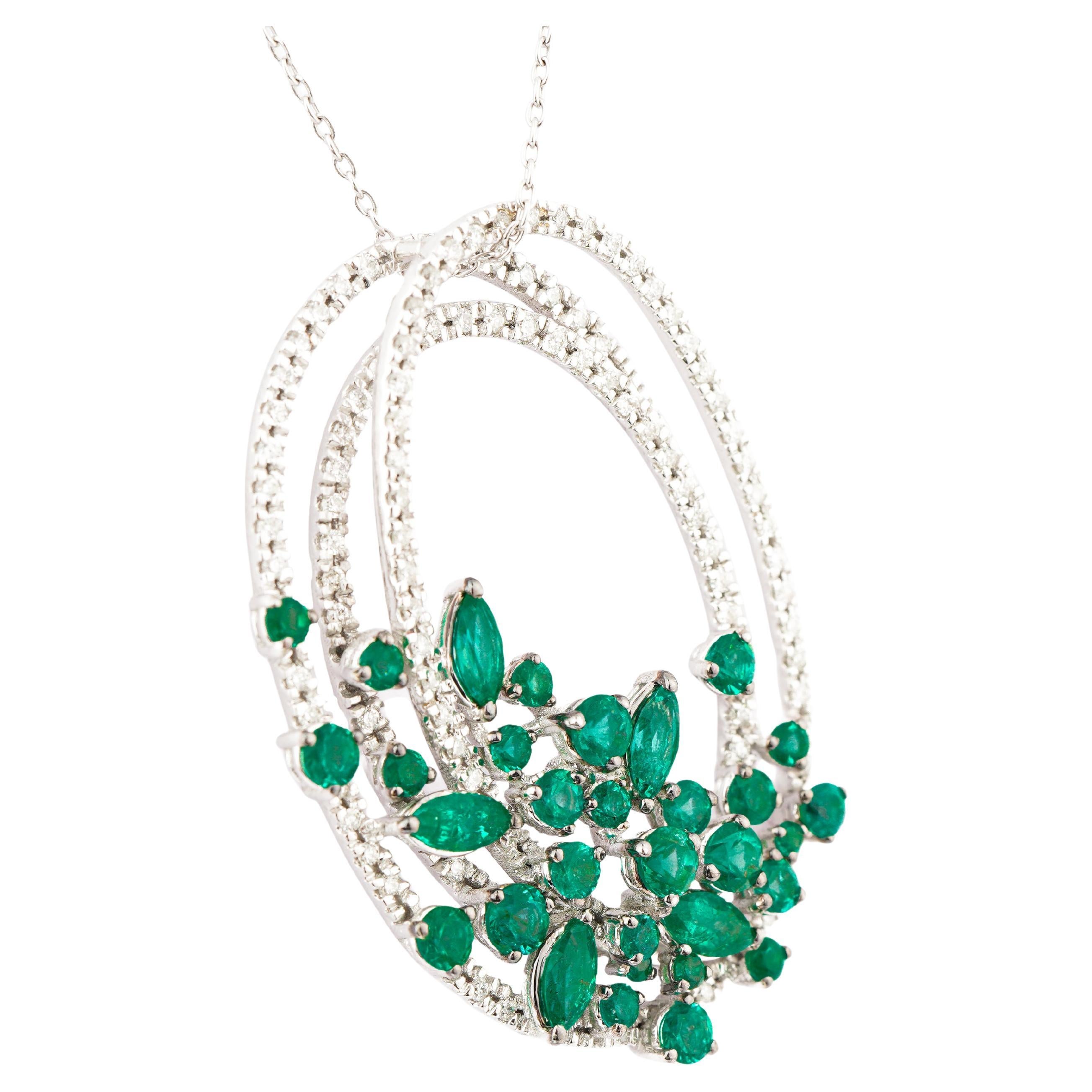 Colgante de esmeralda natural de 3,53cts, diamante de 0,84cts en oro de 18k en venta