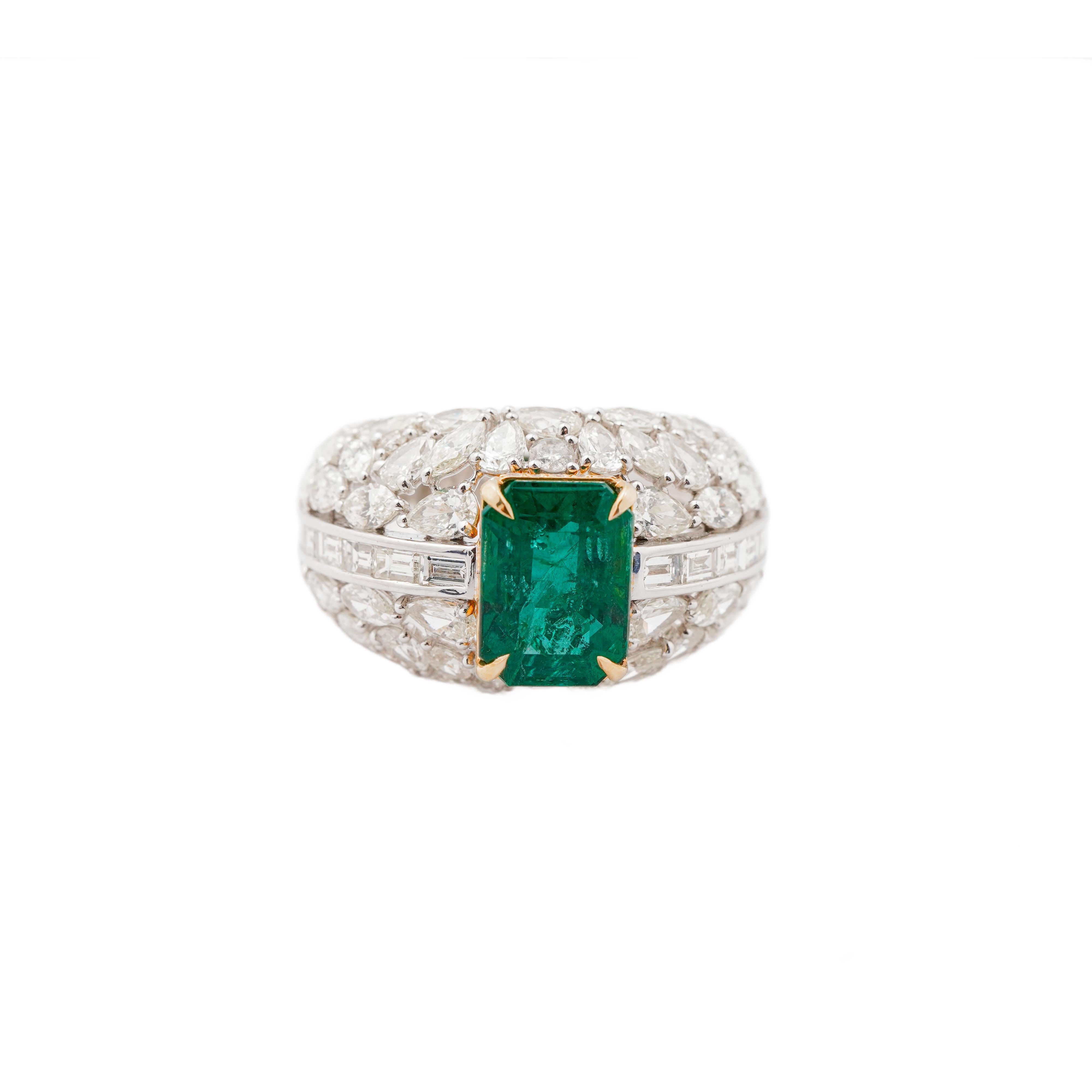 Natürlicher sambischer Smaragd 3,54cts & Diamant 5,65cts Ring in 18k Gold Damen im Angebot