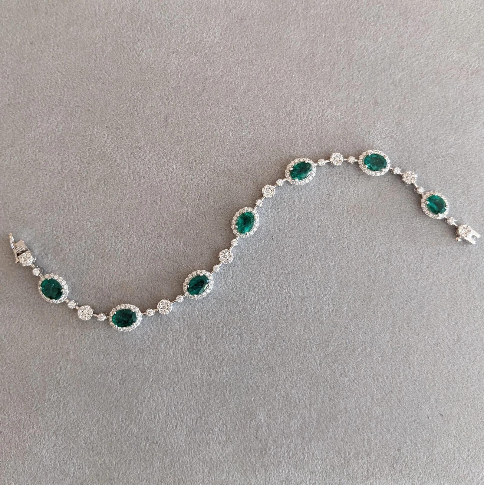 Natürlicher Smaragd 5,39 ct und Diamant A Link Armband in 18k Weißgold im Zustand „Hervorragend“ im Angebot in La Jolla, CA