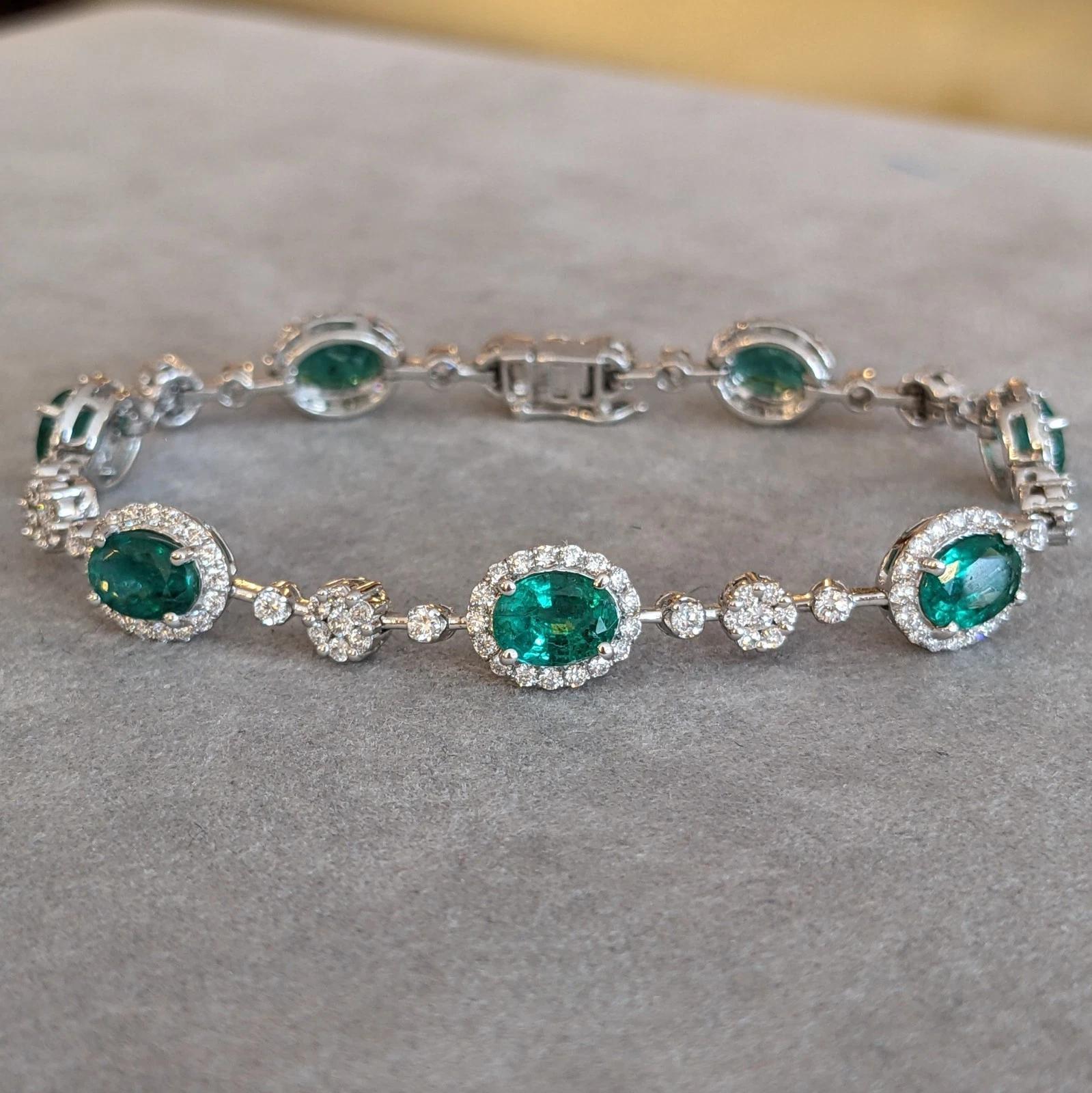 Natürlicher Smaragd 5,39 ct und Diamant A Link Armband in 18k Weißgold für Damen oder Herren im Angebot