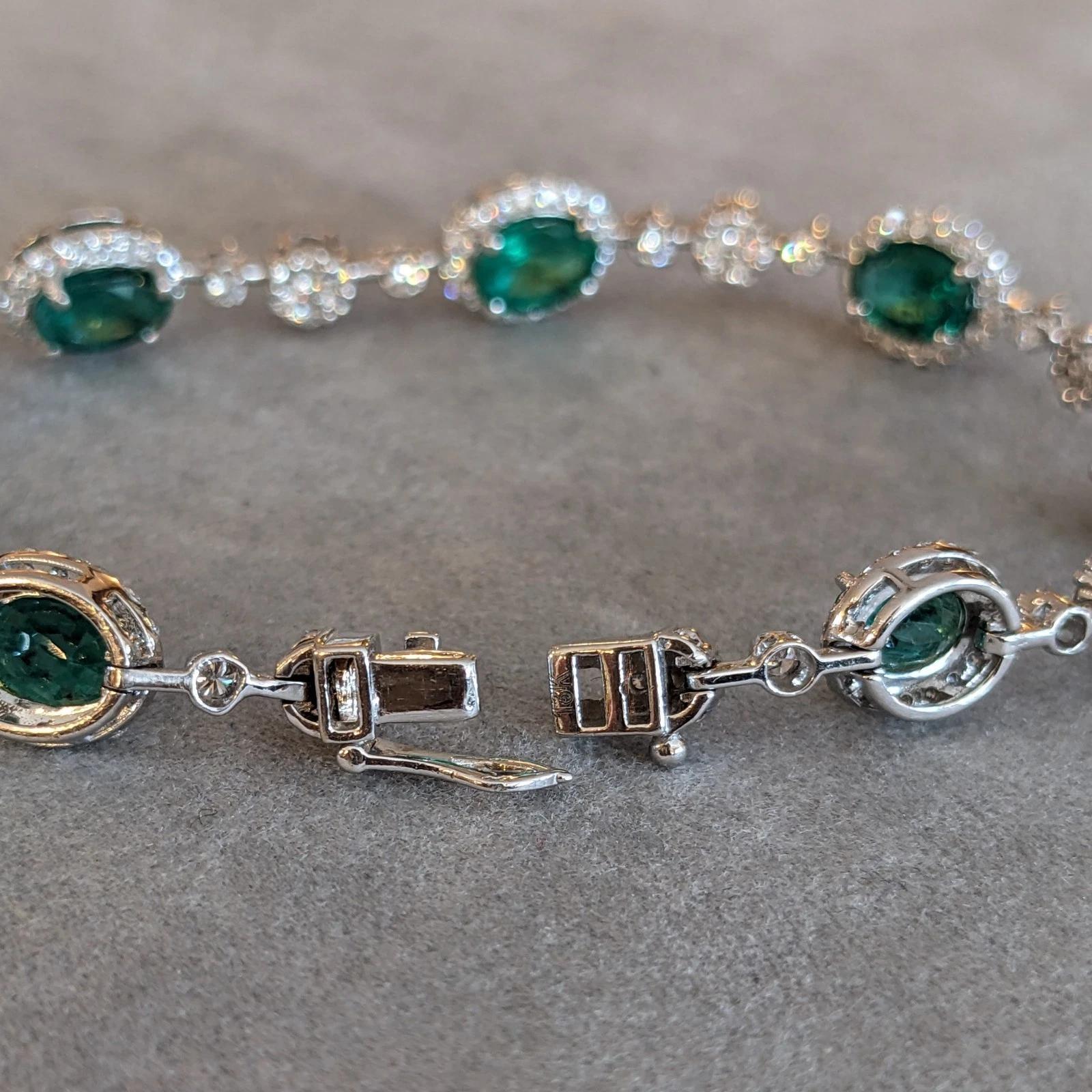 Natürlicher Smaragd 5,39 ct und Diamant A Link Armband in 18k Weißgold im Angebot 2