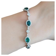 Natural Emerald 5.39 ct and Diamond Link Bracelet in 18k White Gold