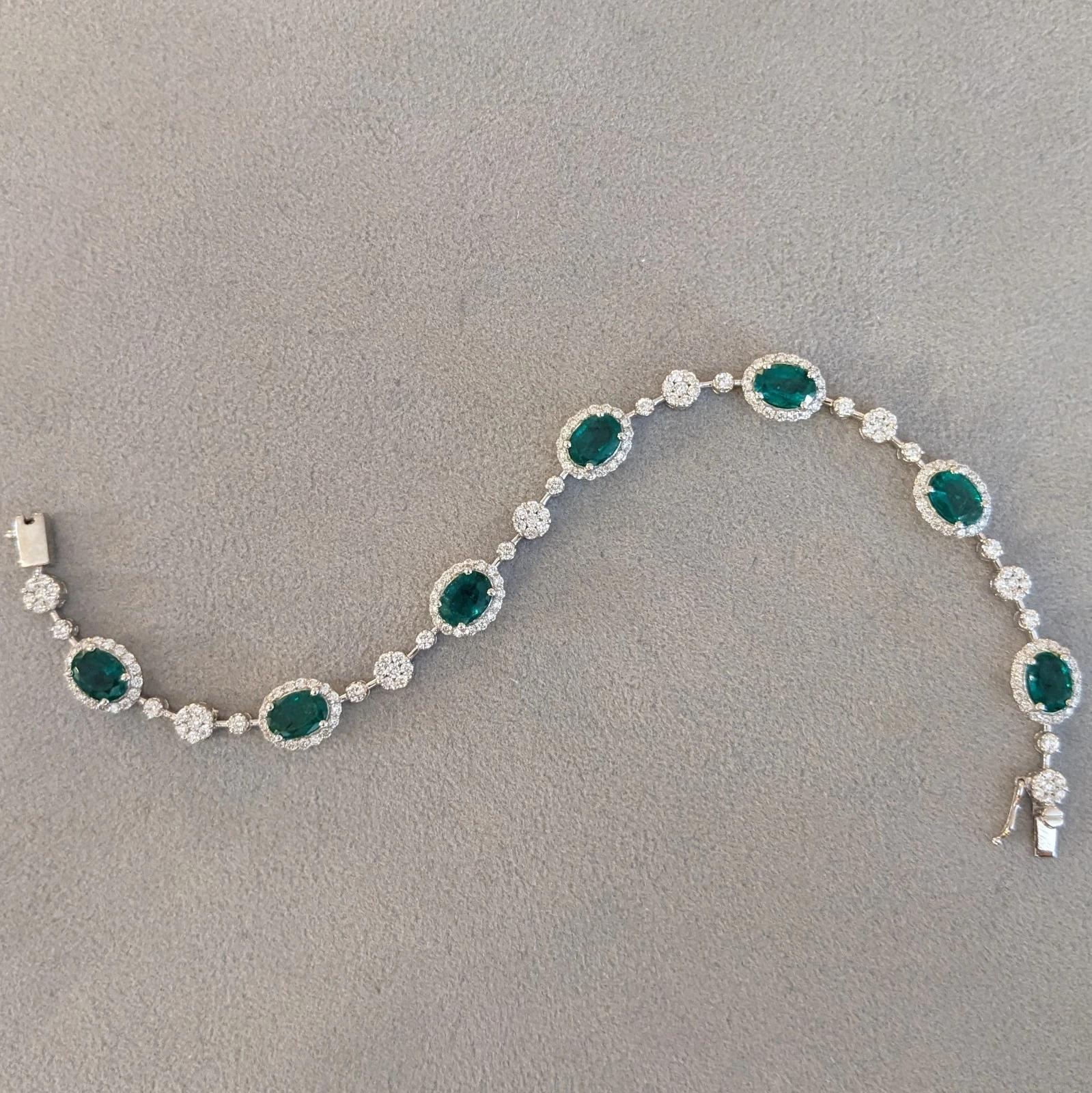 Natürlicher Smaragd 5,45 ct und Diamant A Link Armband in 18k Weißgold im Zustand „Hervorragend“ im Angebot in La Jolla, CA