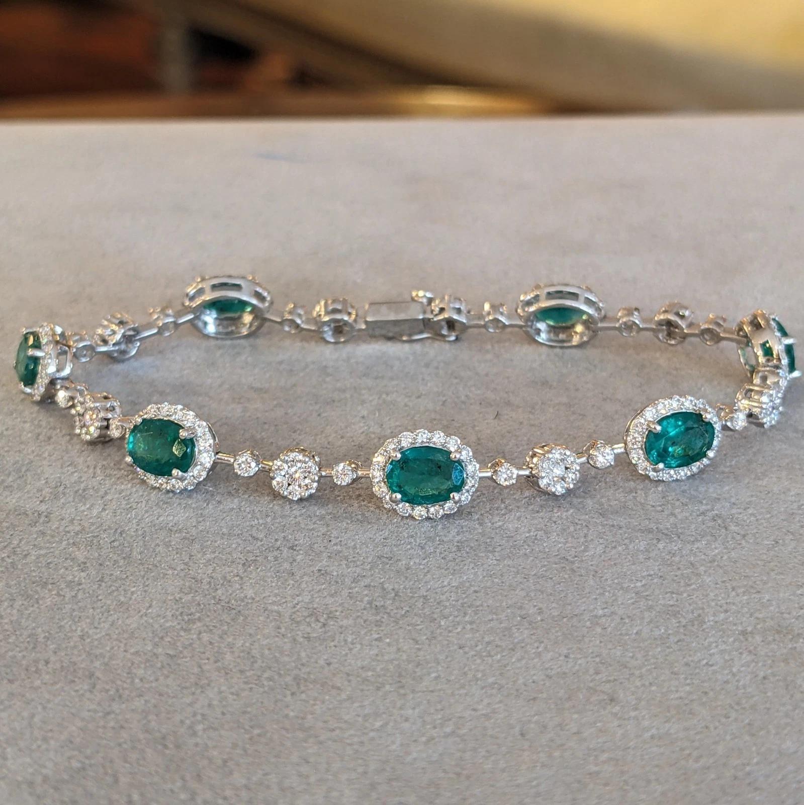 Natürlicher Smaragd 5,45 ct und Diamant A Link Armband in 18k Weißgold für Damen oder Herren im Angebot