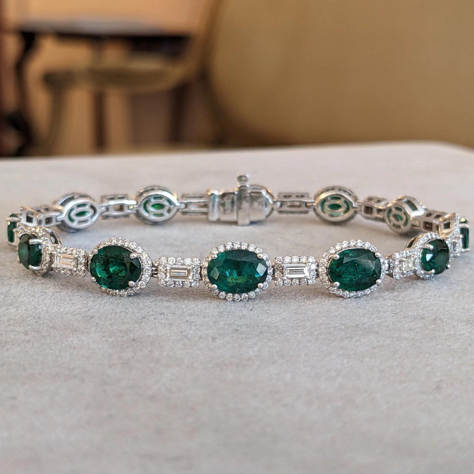 Esmeralda Natural de 8,13 ct y Pulsera Link de Diamantes en Oro Blanco de 18k Corte oval en venta