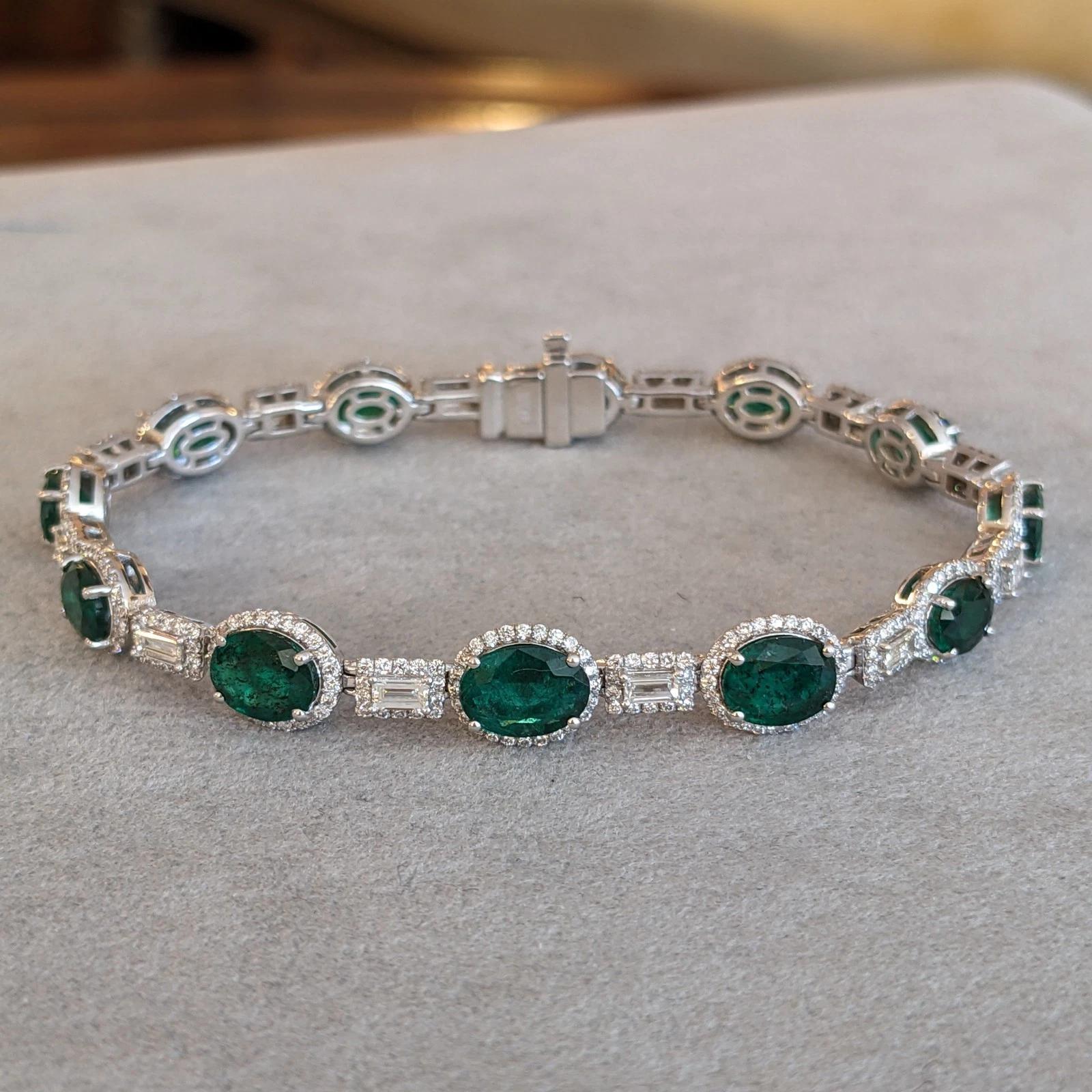 Esmeralda Natural de 8,13 ct y Pulsera Link de Diamantes en Oro Blanco de 18k en Excelente estado para la venta en La Jolla, CA