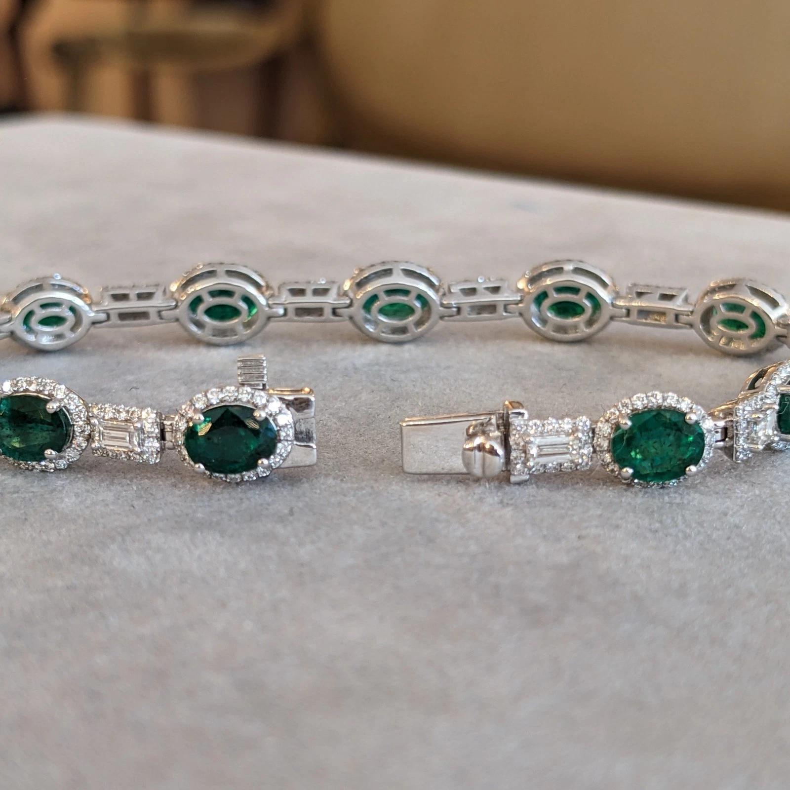 Esmeralda Natural de 8,13 ct y Pulsera Link de Diamantes en Oro Blanco de 18k en venta 2