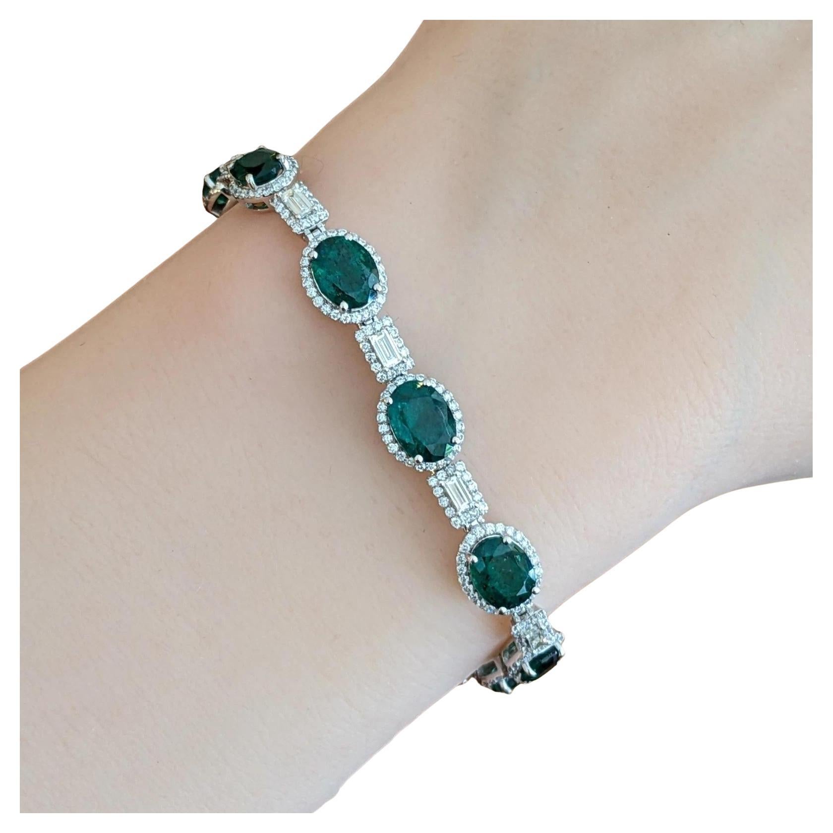 Natural Emerald 8.13 ct and Diamond Link Bracelet in 18k White Gold