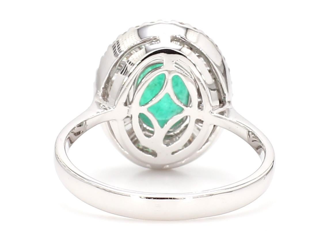 Women's Natural Emerald and Diamond 18K Gold Ring For Sale