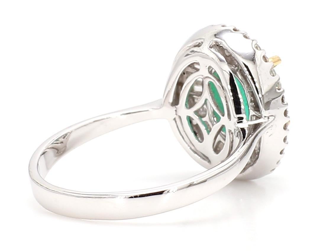 Natural Emerald and Diamond 18K Gold Ring For Sale 1