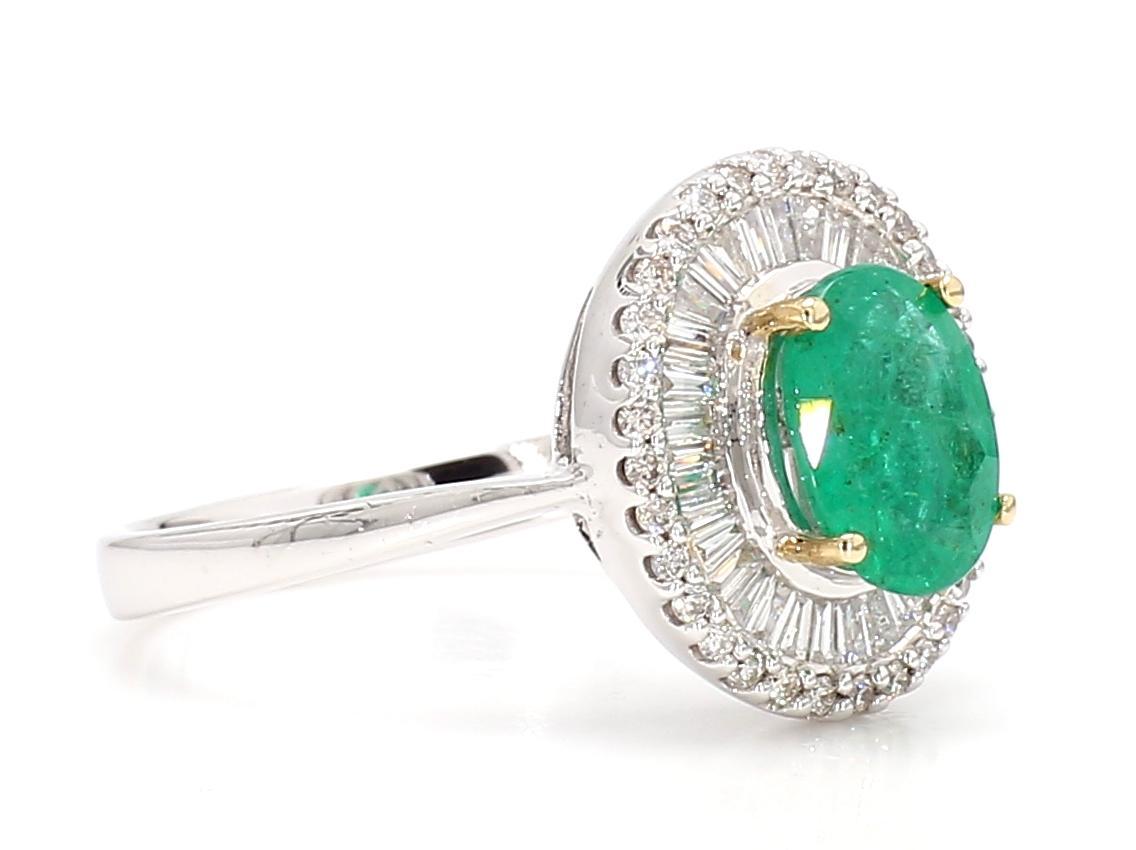 Natural Emerald and Diamond 18K Gold Ring For Sale 2