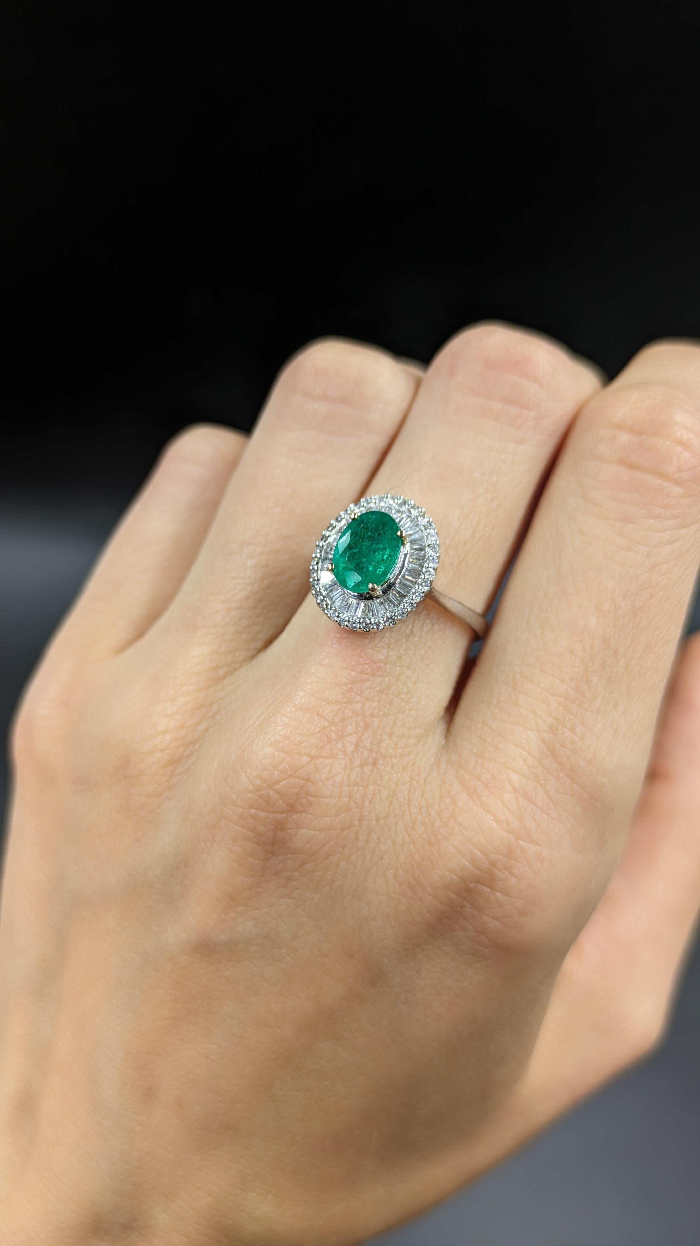Natural Emerald and Diamond 18K Gold Ring For Sale 4