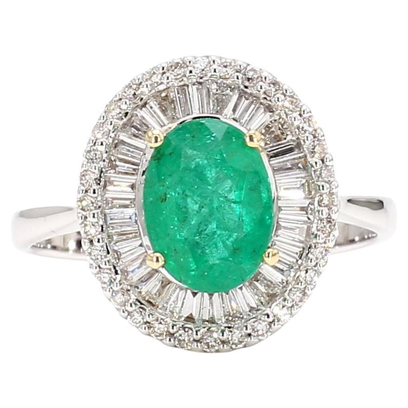 Anillo de oro de 18 quilates con esmeralda natural y diamantes