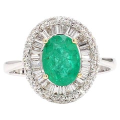Anillo de oro de 18 quilates con esmeralda natural y diamantes