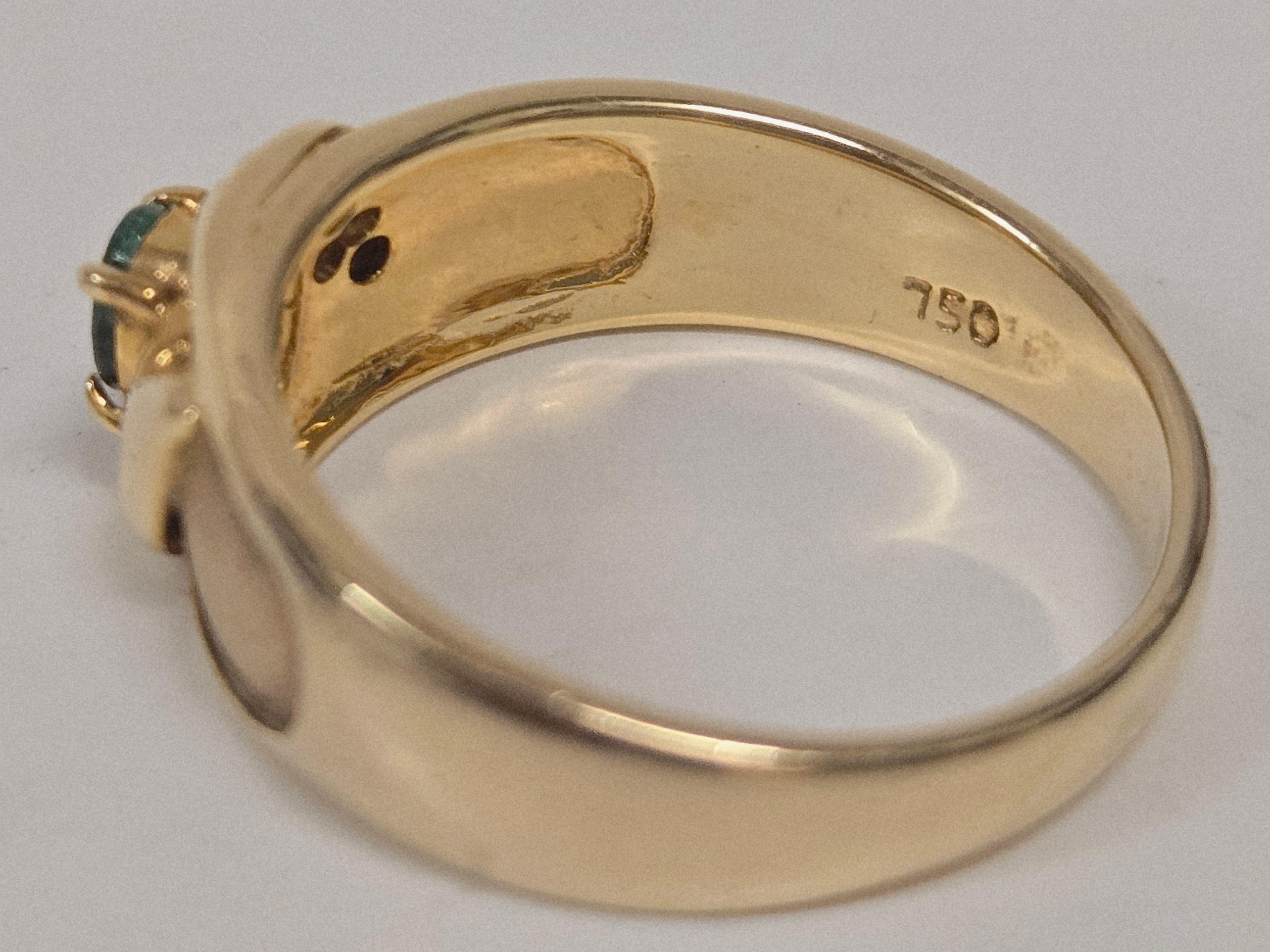 Bague en or jaune 18 carats ornée d'une émeraude naturelle et de diamants en vente 1
