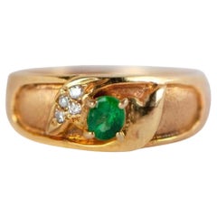 Bague en or jaune 18 carats ornée d'une émeraude naturelle et de diamants
