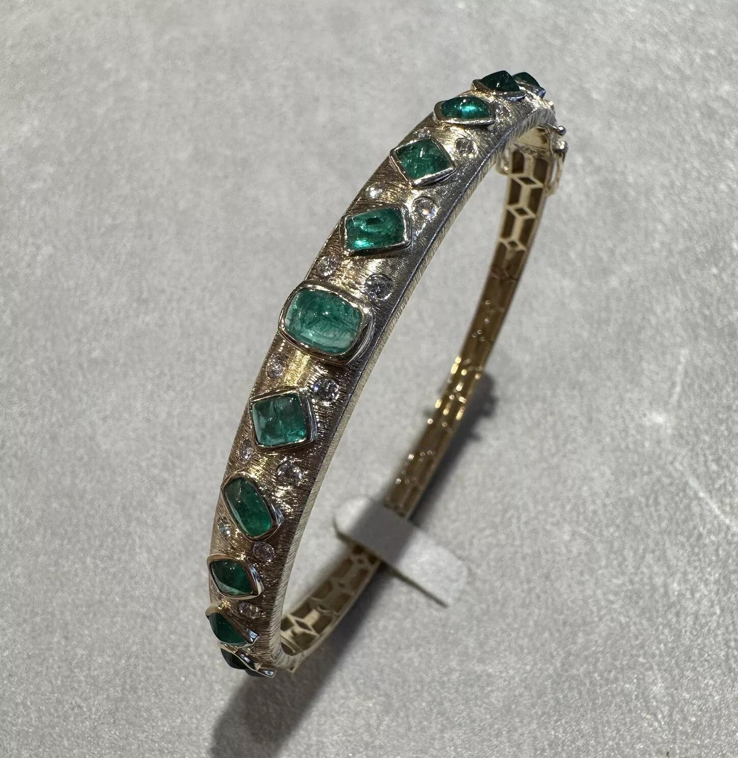 Cabochon Natural Emerald and Diamond Bangle Bracelet in Textured 14k Yellow Gold For Sale