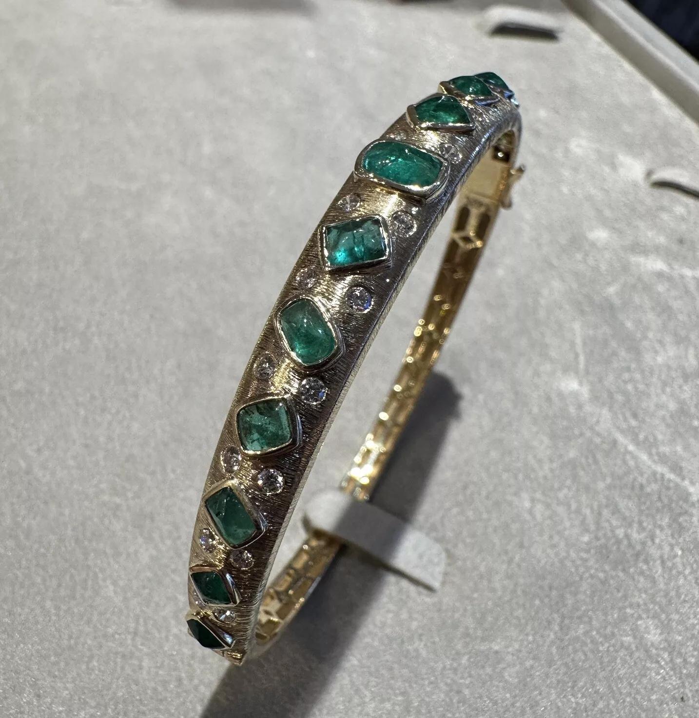 Natural Emerald and Diamond Bangle Bracelet in Textured 14k Yellow Gold For Sale 2