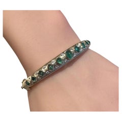 Bracciale con smeraldo naturale e diamanti in oro giallo 14k con texture