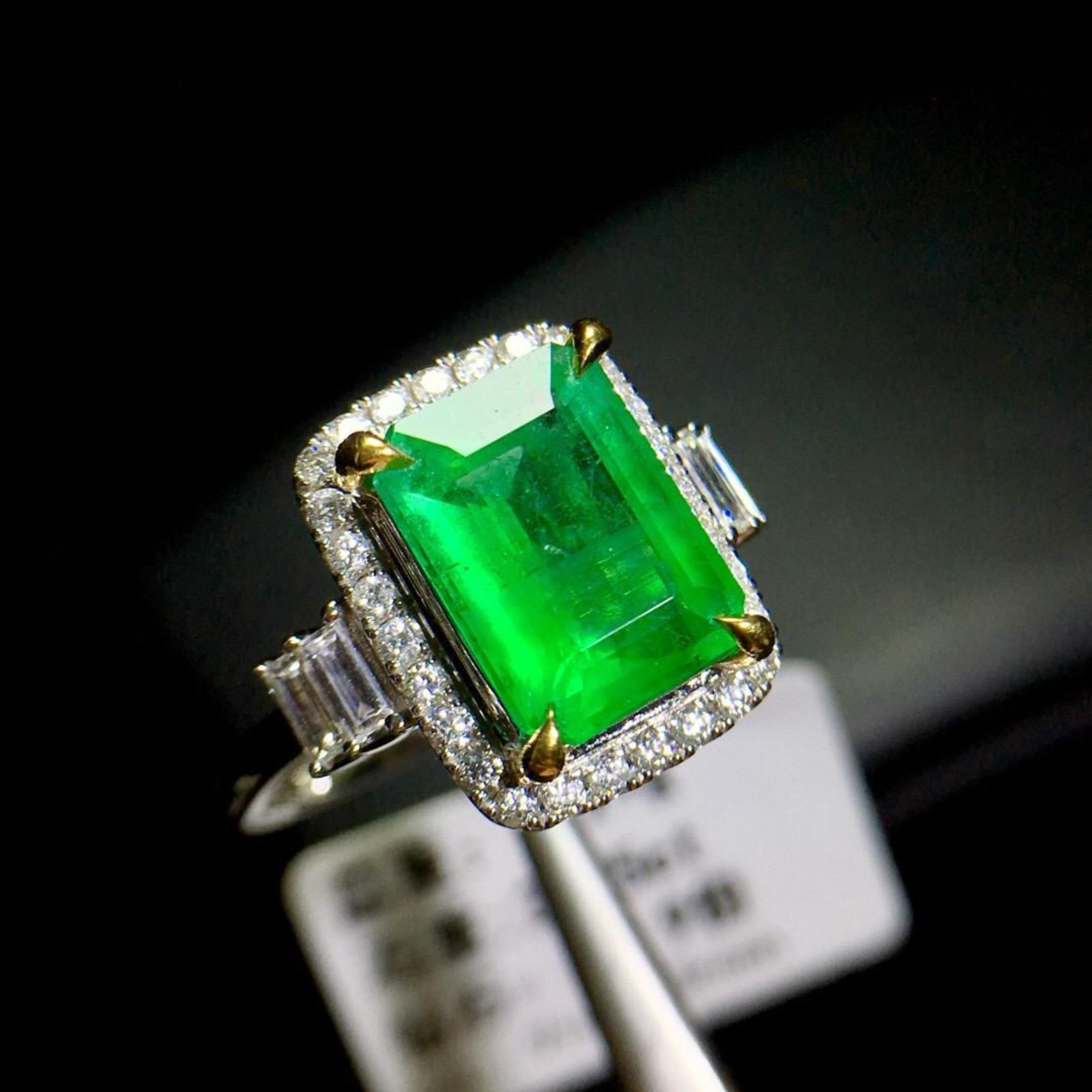 Im Angebot: 3 Karat natürlicher Smaragd-Diamant-Verlobungsring in 18K Gold, Cocktail-Ring () 5
