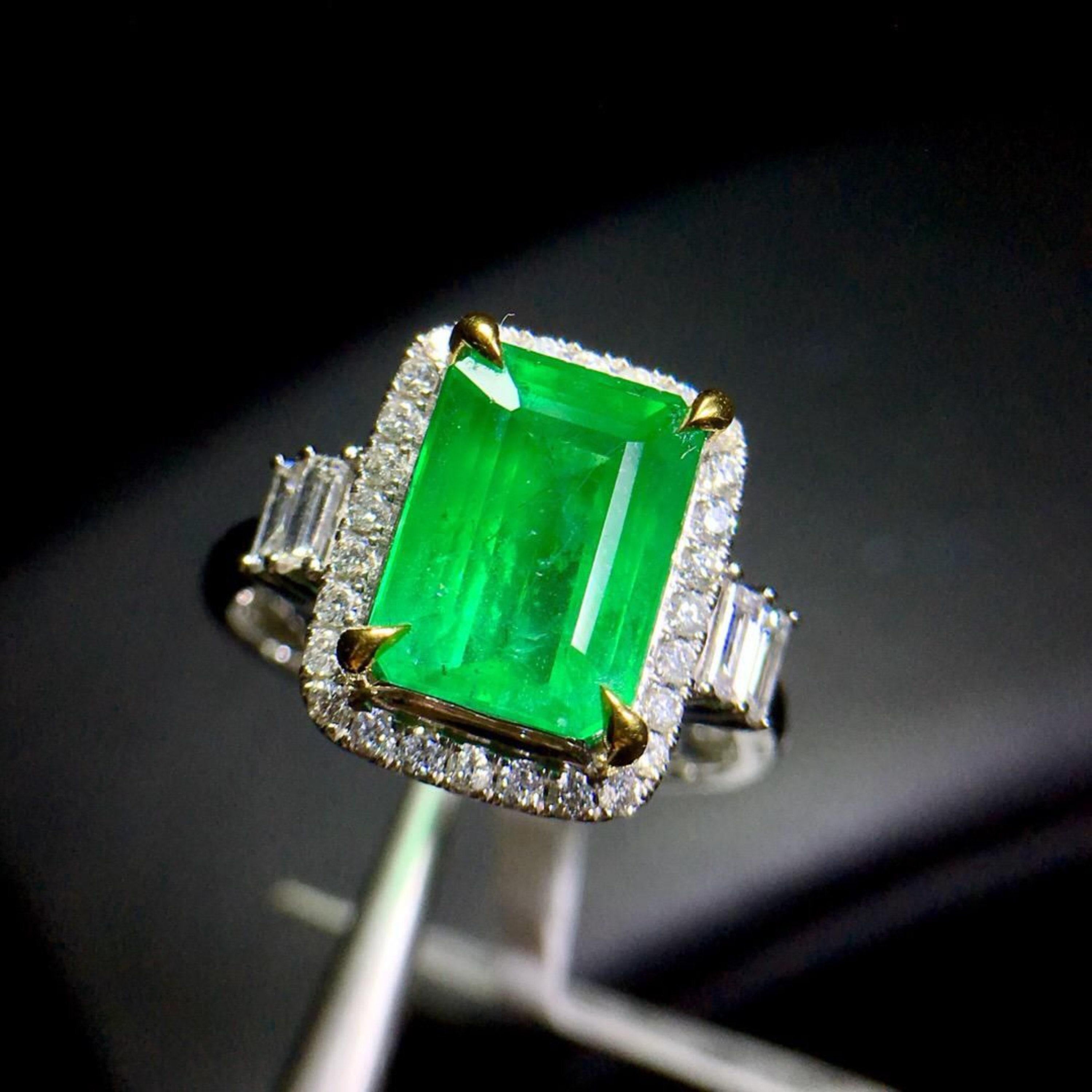 Im Angebot: 3 Karat natürlicher Smaragd-Diamant-Verlobungsring in 18K Gold, Cocktail-Ring () 6