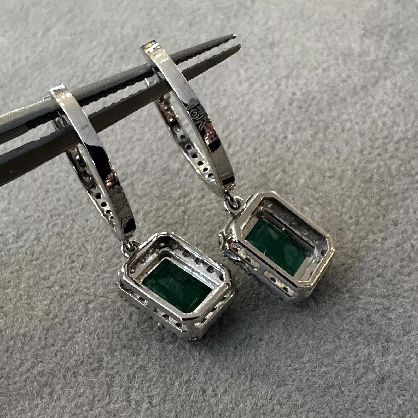 Pendientes de Gota de Esmeralda Natural y Diamante en Oro Blanco de 18k Corte esmeralda en venta