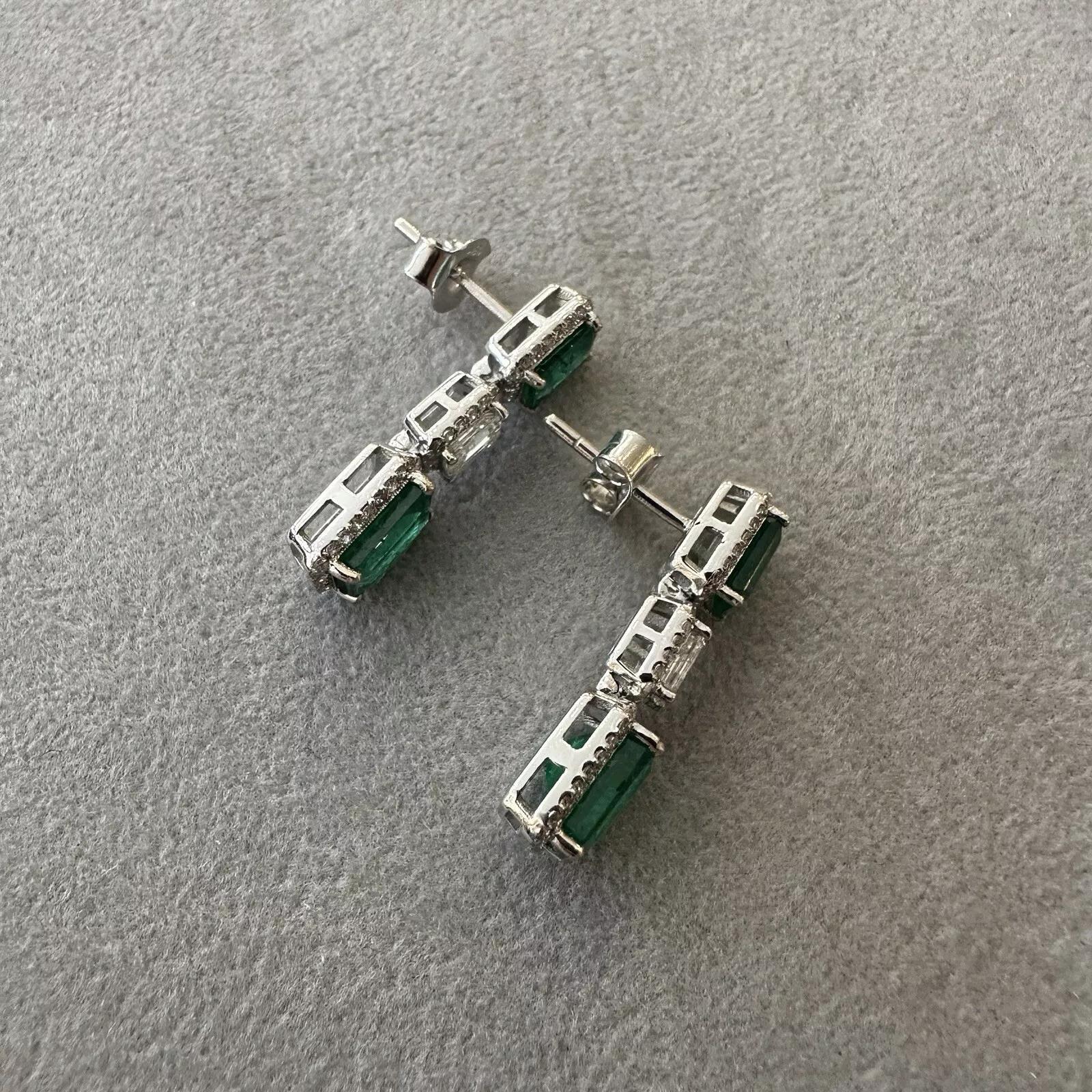 Natural Emerald and Diamond Drop Earrings in 18k White Gold In Excellent Condition For Sale In La Jolla, CA