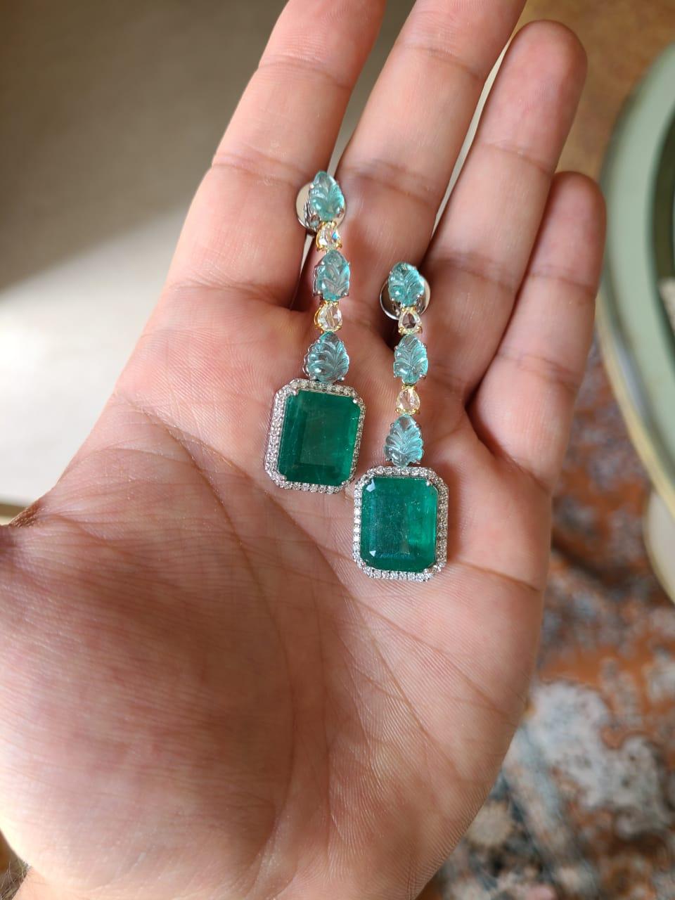 26.09 carats, natural Zambian Emerald and Diamonds Dangle Earrings  In New Condition For Sale In Hong Kong, HK
